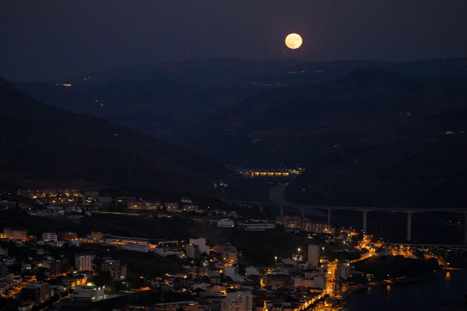 La Superluna azul captada en diferentes partes del planeta: un disfrute visual de la Luna del Esturión