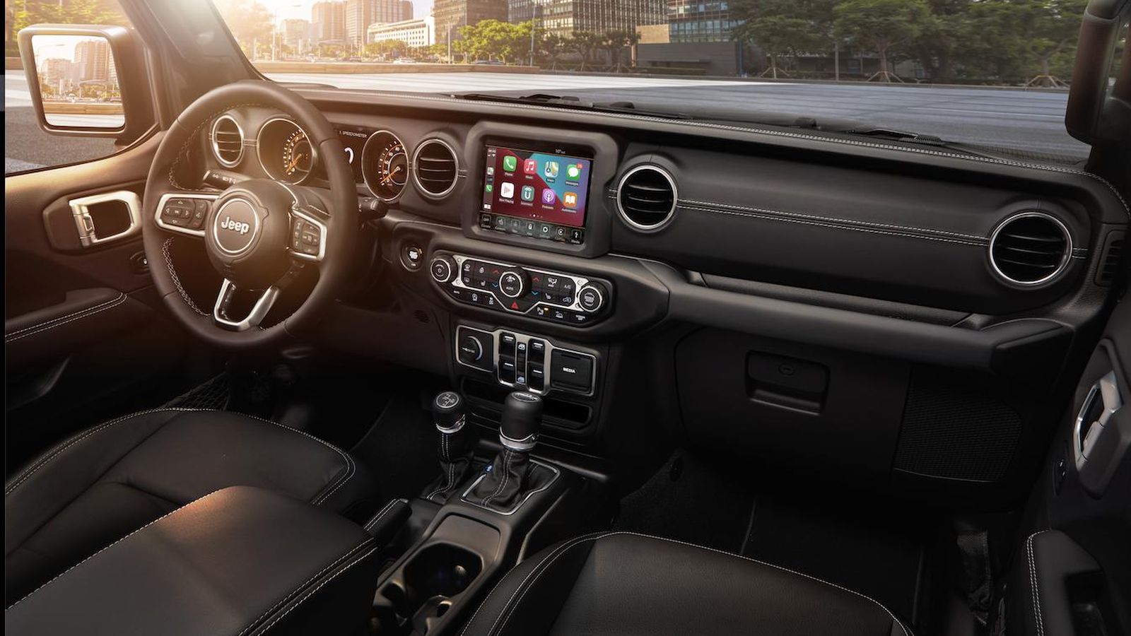 El vertical salpicadero es semejante al que se puede encontrar en un Jeep Wrangler.