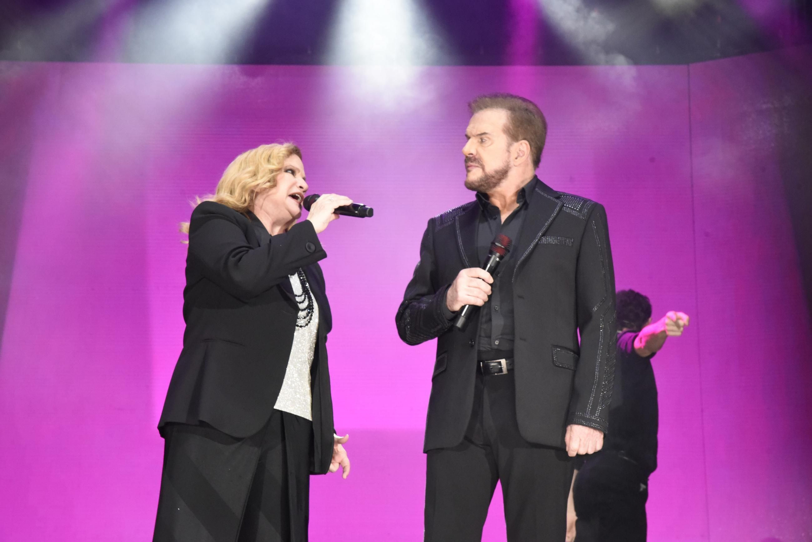 Fotos del concierto de Pimpinela en La Línea