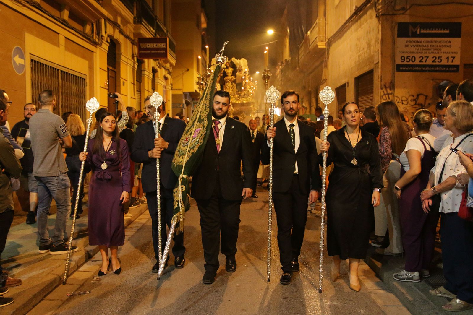 Imágenes de La Magna por las calles de Almería
