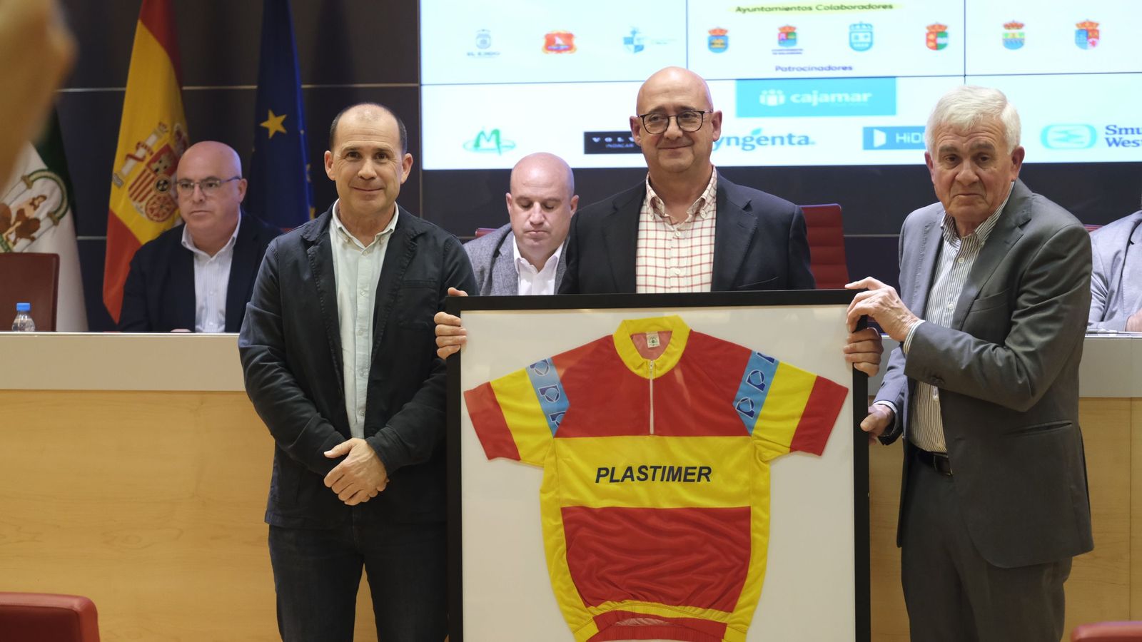 El homenaje a José Antonio Picón, un referente empresarial de Almería con gran vinculación con el ciclismo.