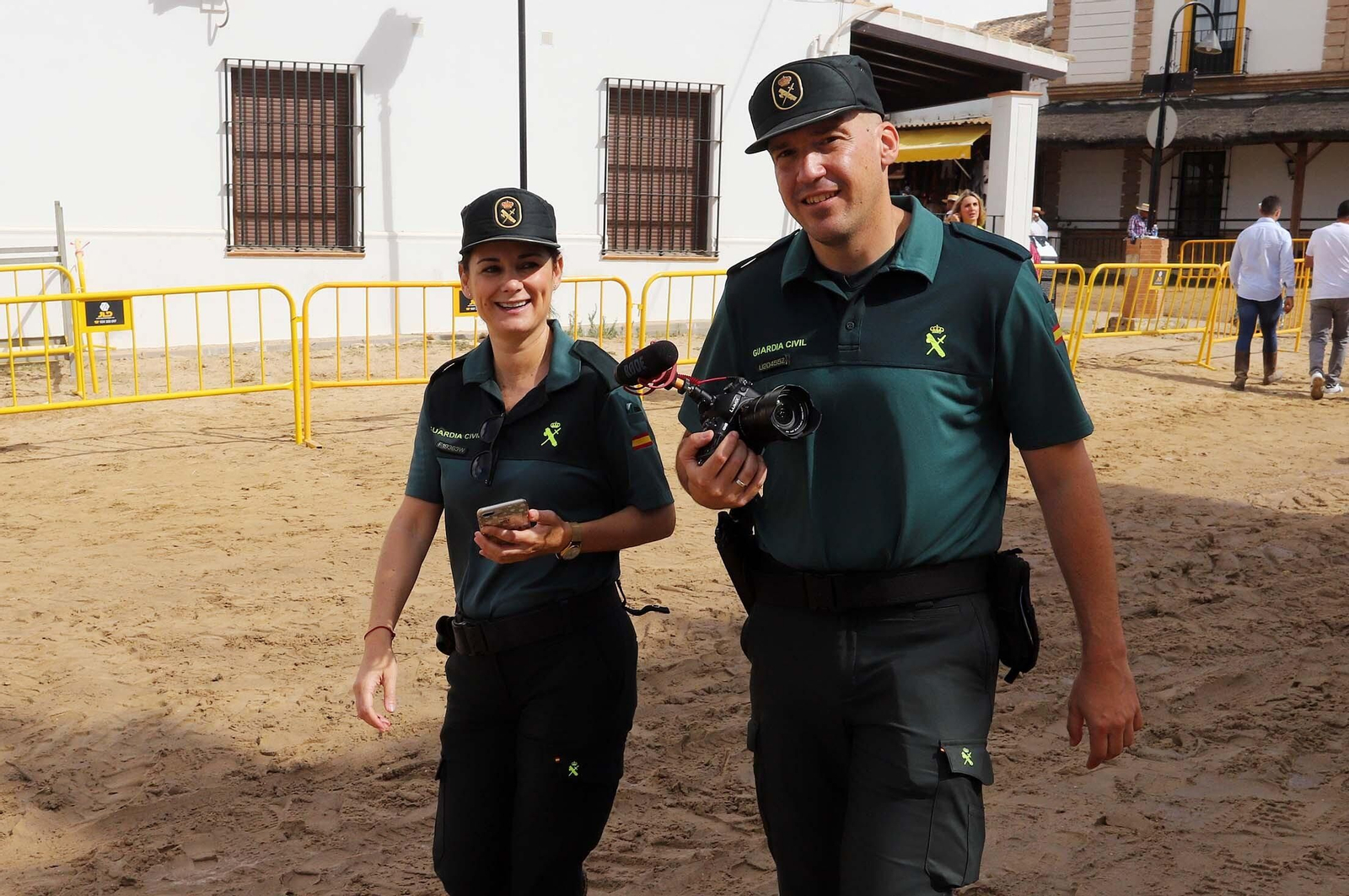 Imágenes del ambiente El Rocío y en Casas de Hermandades