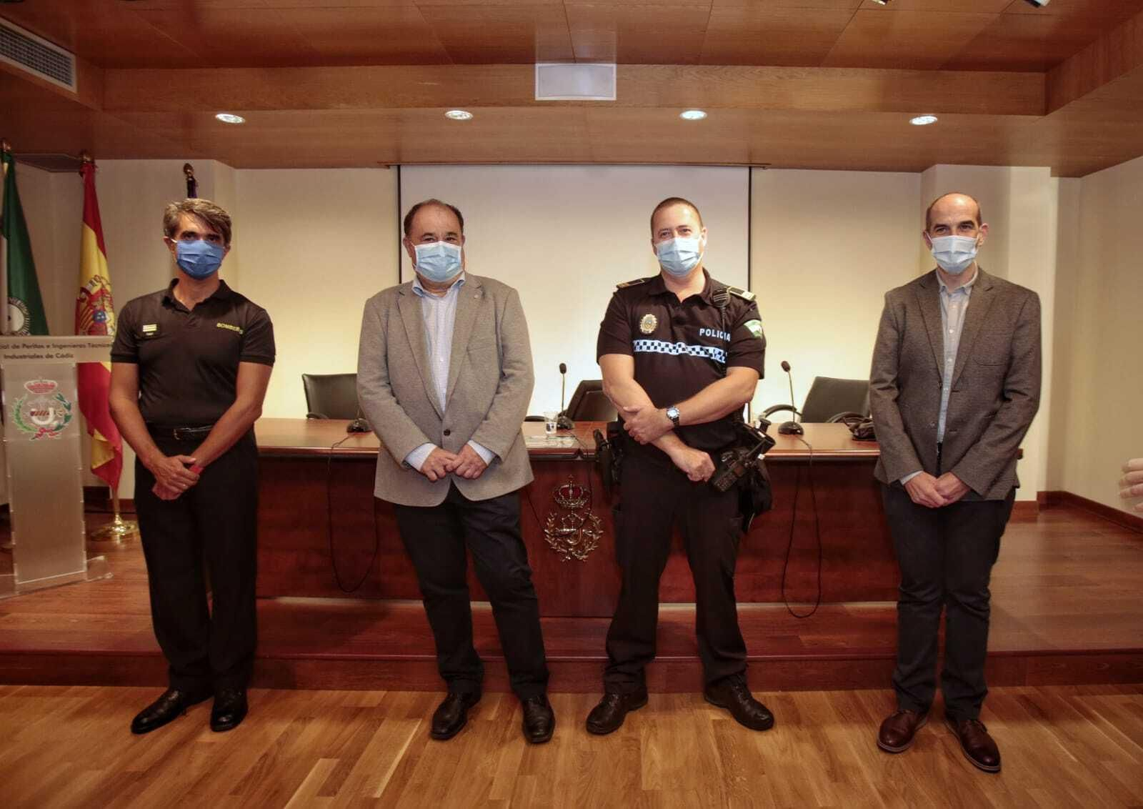 Los representantes de los colectivos que representarán a los Reyes Magos, la Estrella de Oriente y el Cartero Real el próximo 5 de enero.