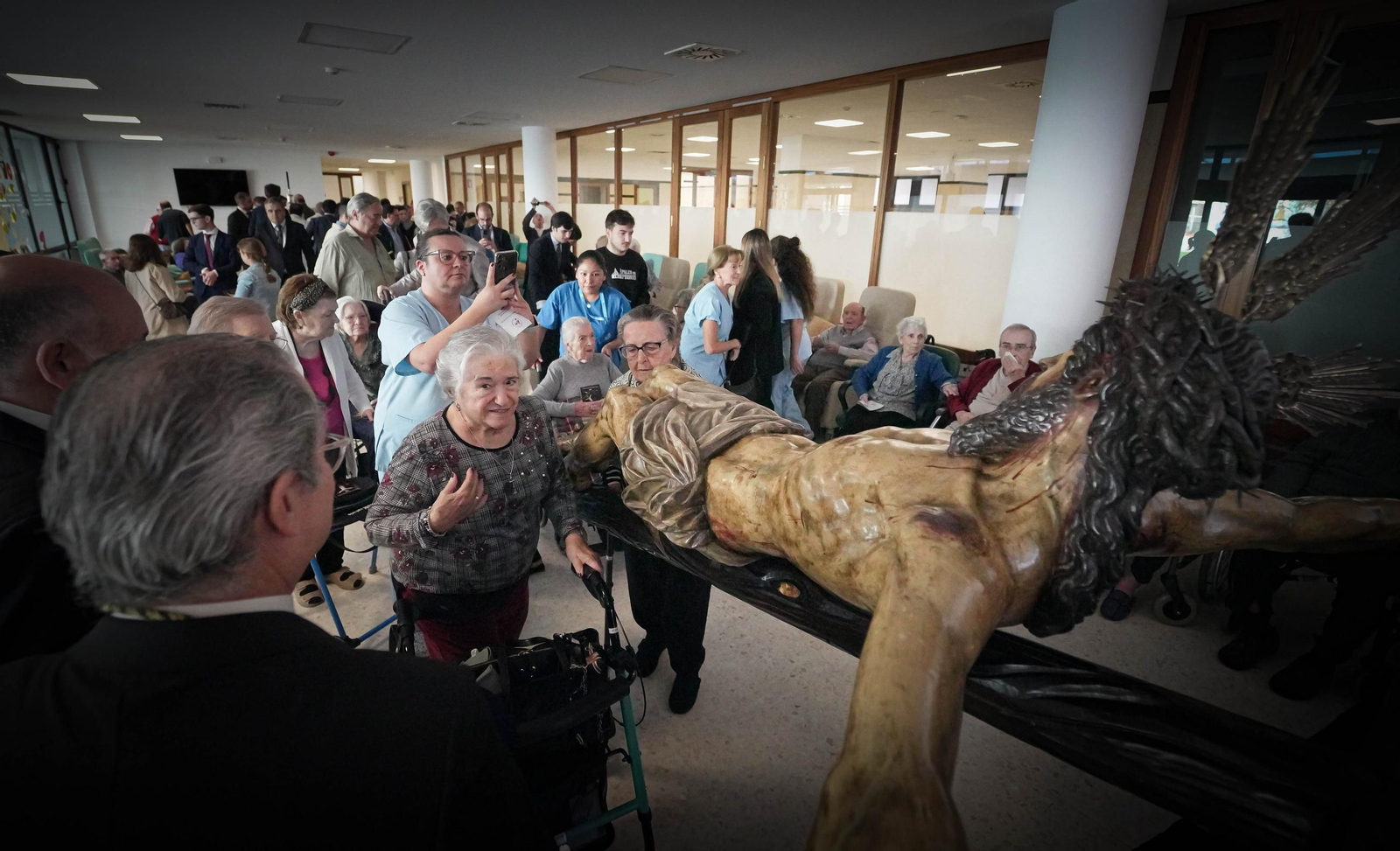 Imágenes del Cristo de la Esperanza con los ancianos del San Juan Grande en Jerez