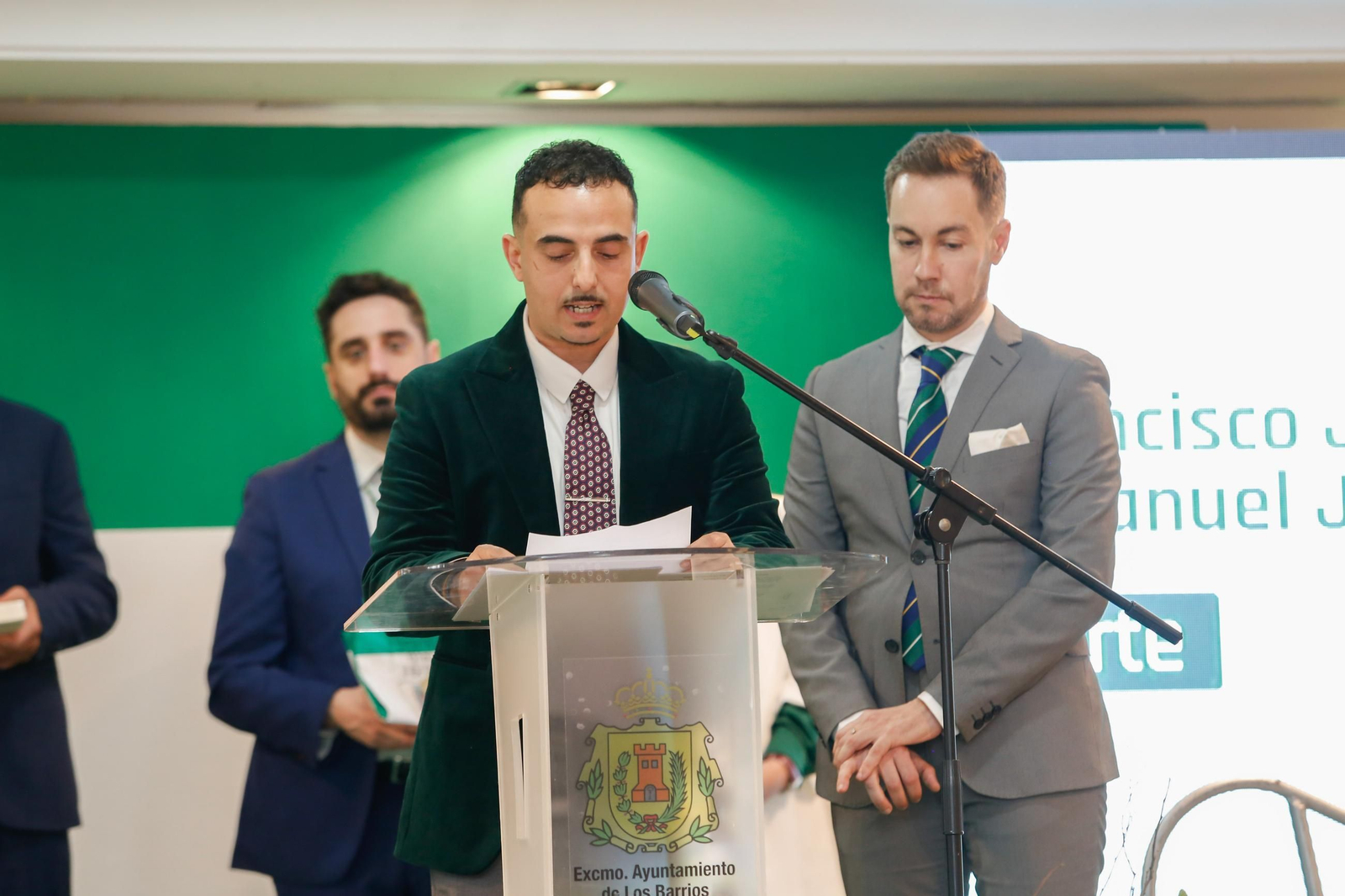 Fotos de la entrega de los reconocimientos por el Día de Andalucía en Los Barrios