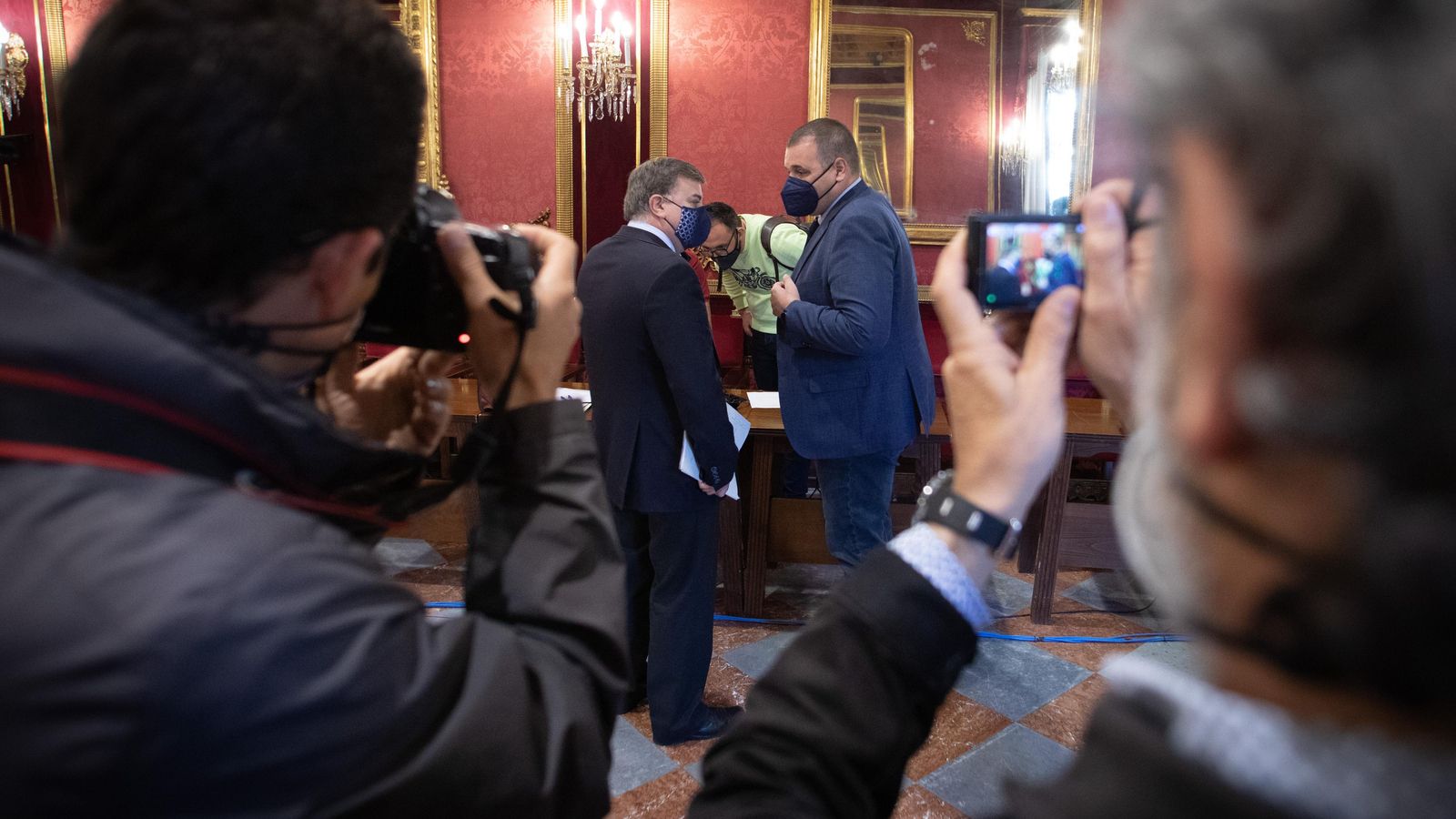 Francisco Fuentes (PP) y Onofre Miralles (Vox), antes del Pleno