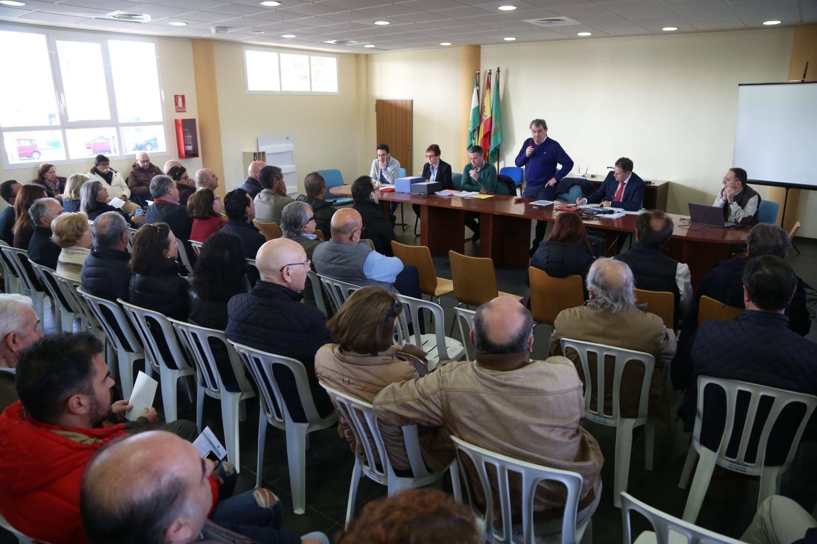 Un momento de la reunión informativa convocada por la EUC de Costa Ballena.