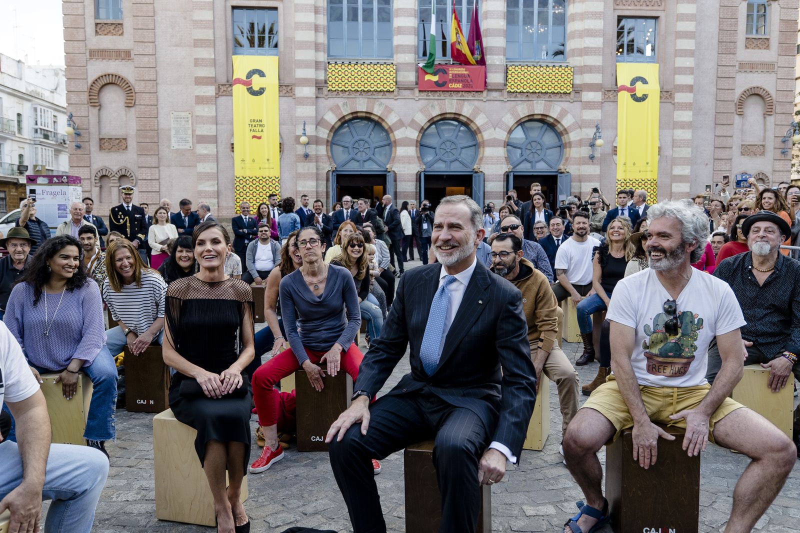 Las imágenes del Rey tocando el cajón en el Congreso de la Lengua de Cádiz