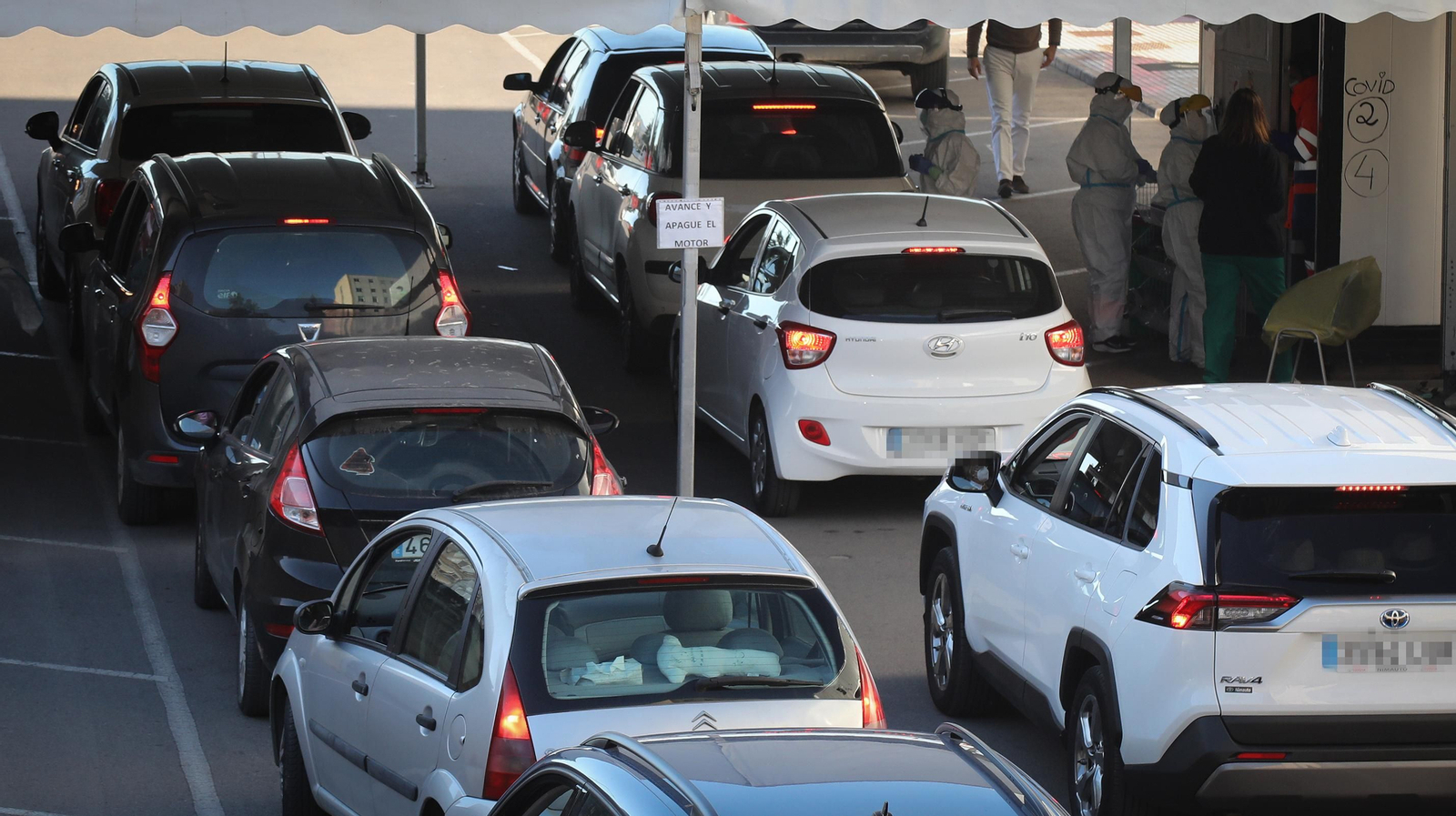 Caos en el Hospital de Jerez por la afluencia masiva de usuarios para hacerse la PCR