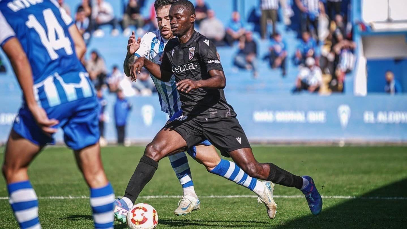 El centrocampista nigeriano Bless ya es nuevo jugador del Xerez CD.