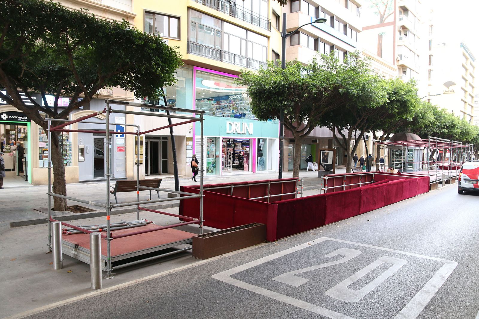 Montaje de la Carrera Oficial para la Semana Santa de Almería