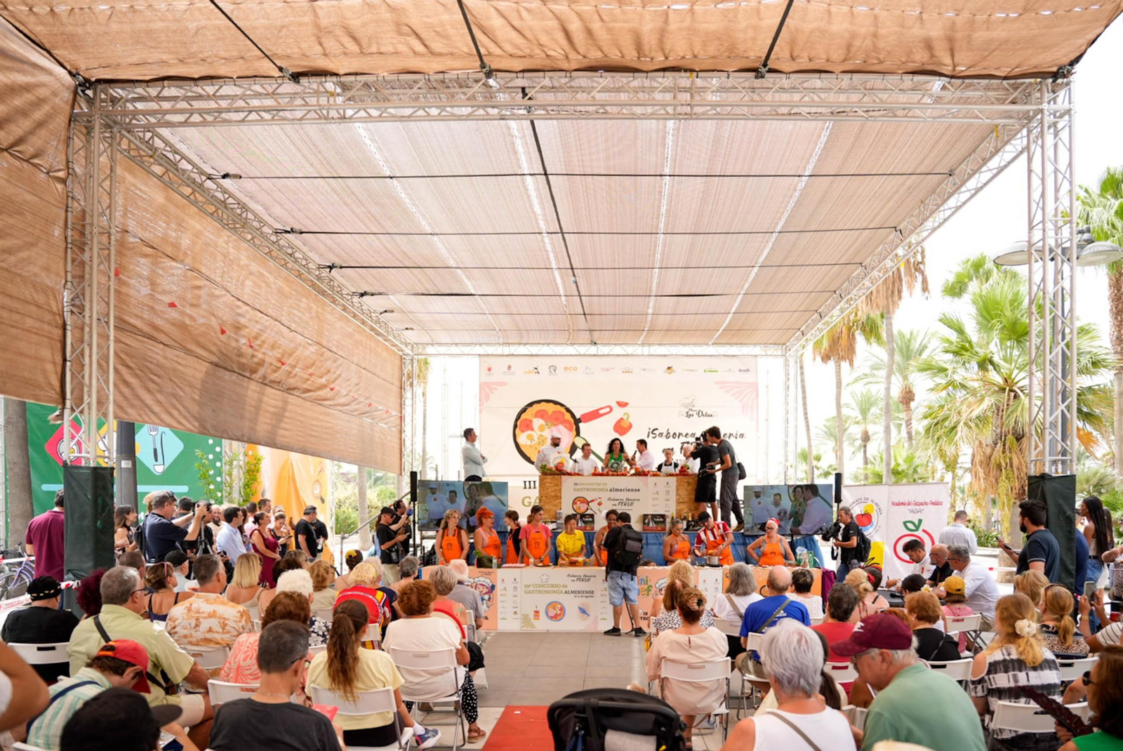 La Cofradía del Tomate y la semifinal del concurso gastronómico de la Feria de Almería, en imágenes
