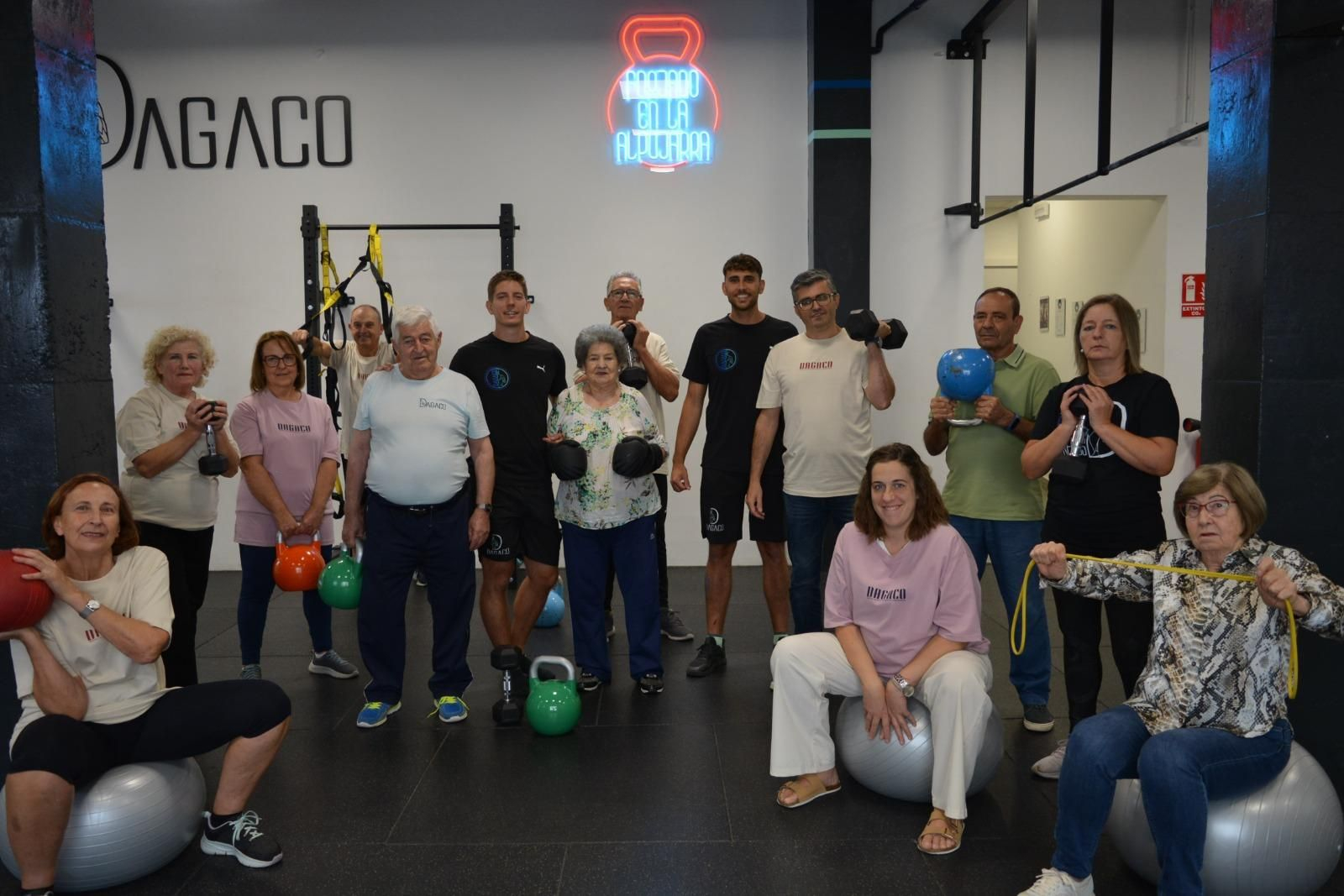 Algunos de los monitores y usuarios del centro