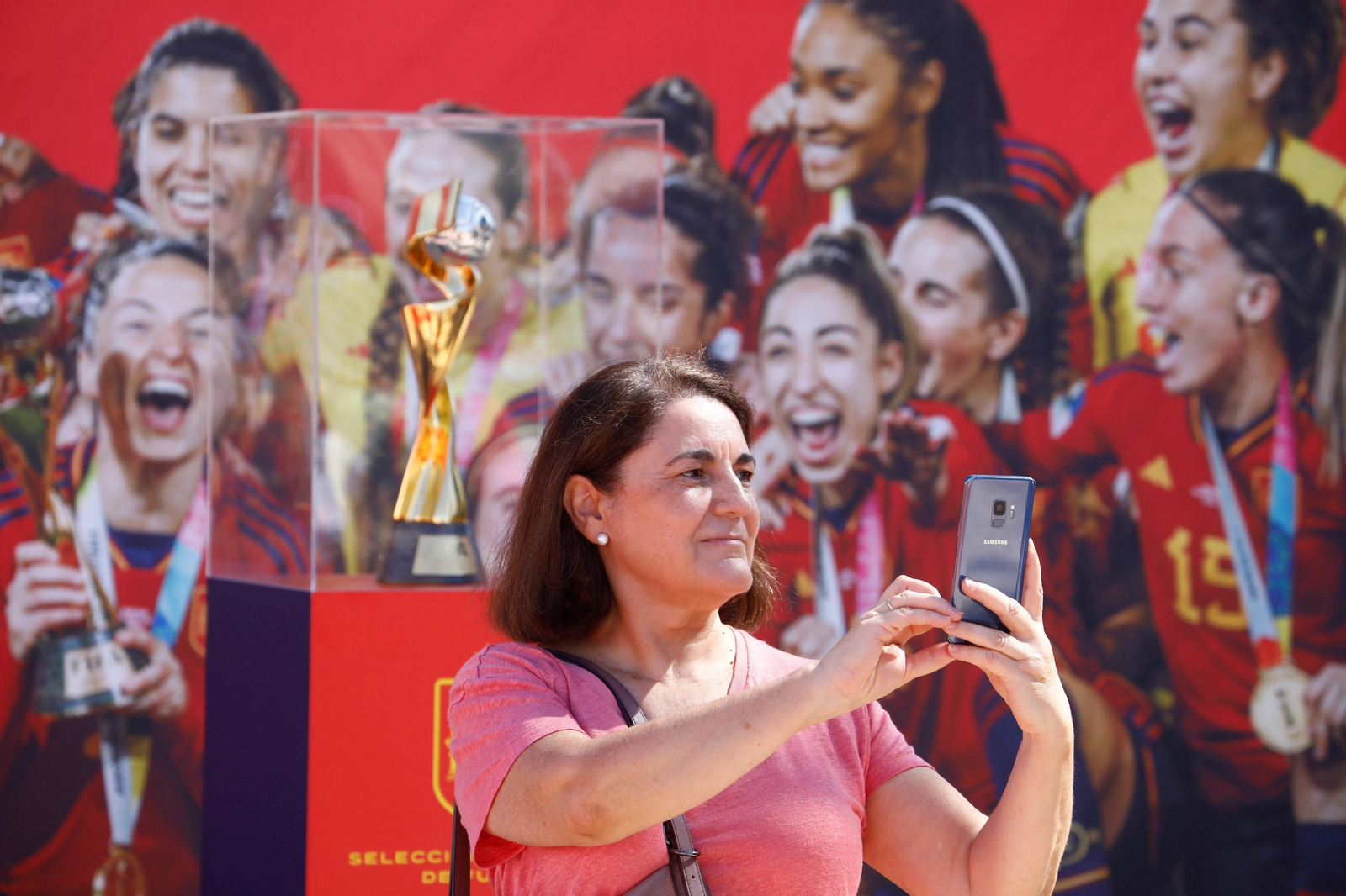 Córdoba se divierte en la 'Fan Zone' previa al partido de España ante Suiza, en imágenes