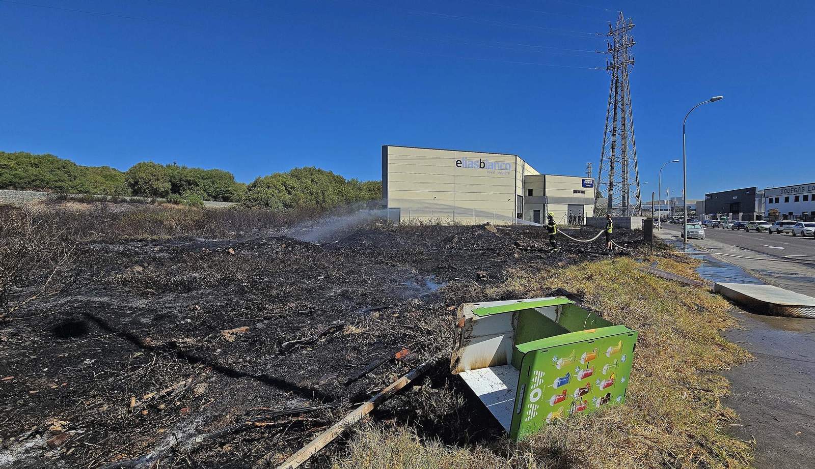 Fotos del incendio de pasto en el polígono de La Menacha en Algeciras