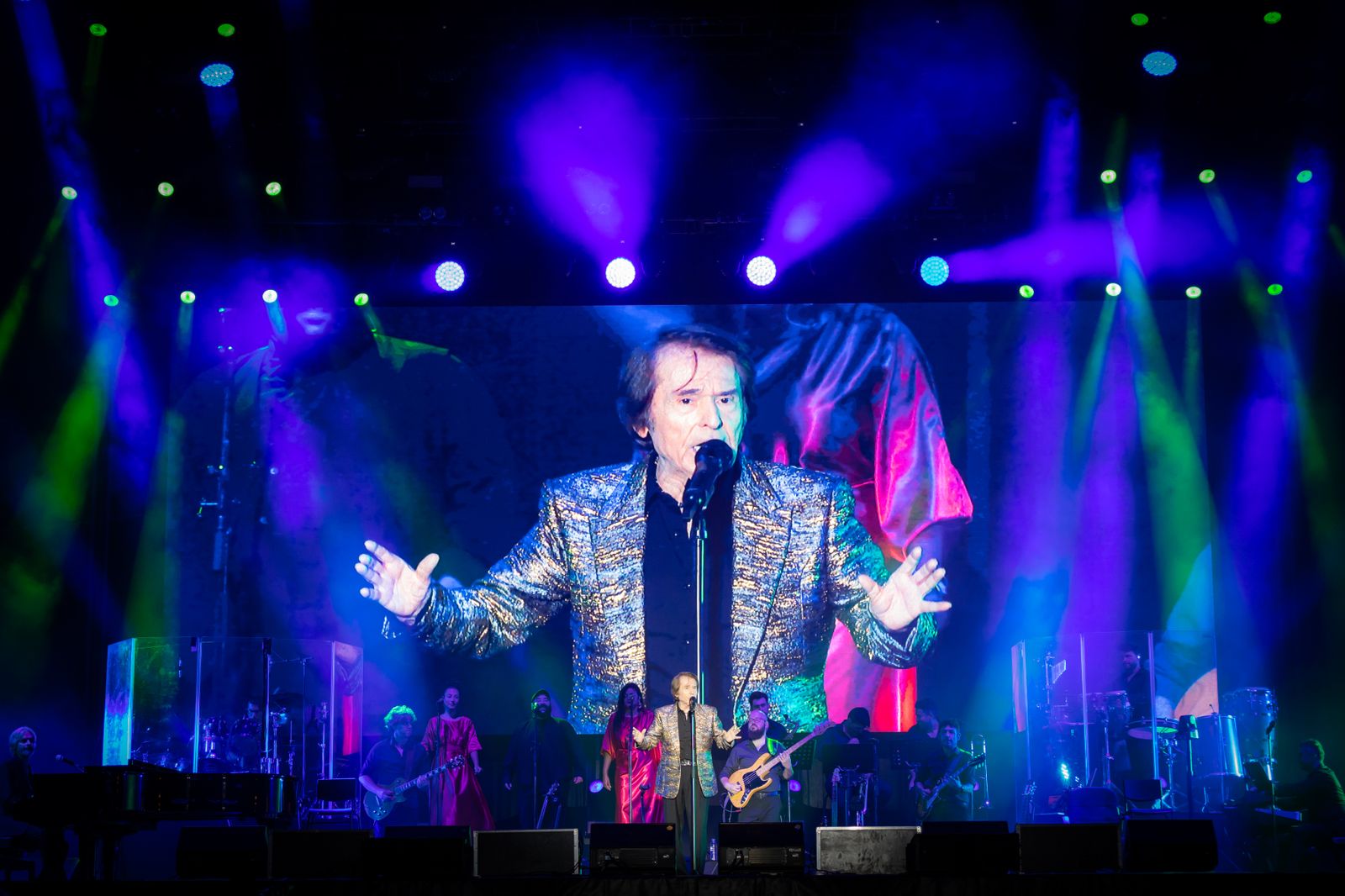 Imágenes de la actuación de Raphael en el Concert Music