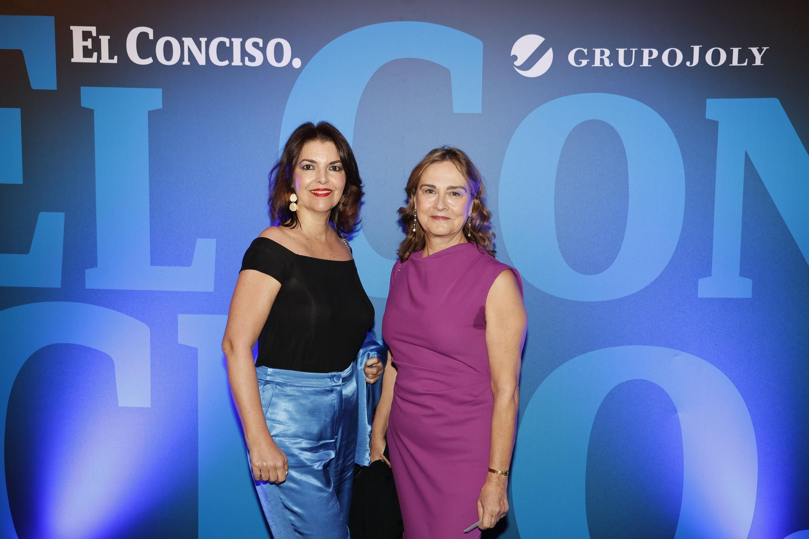 Carmen León, Carmen Vélez