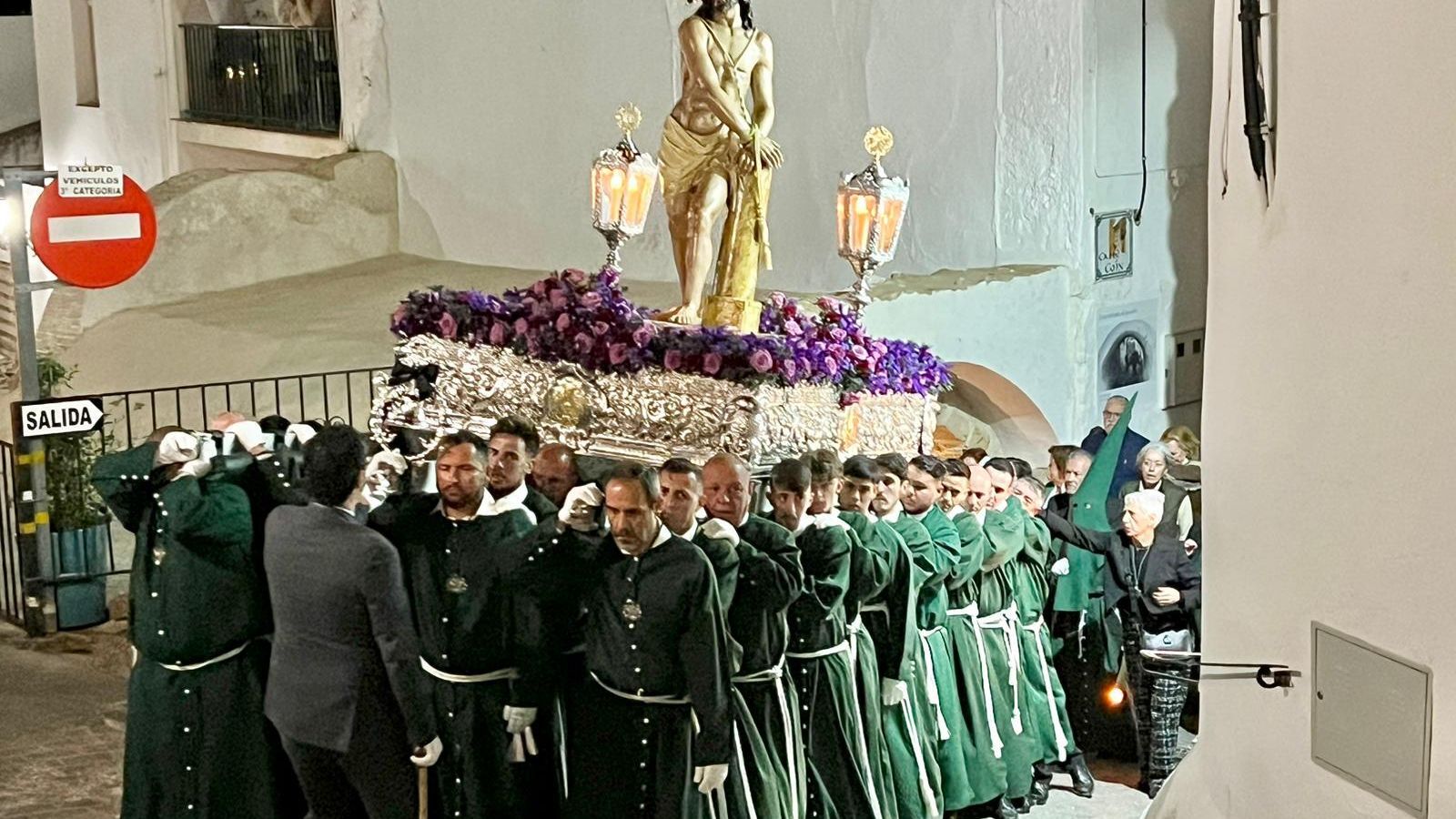 El Cristo de la Columna a su paso por La Puente.