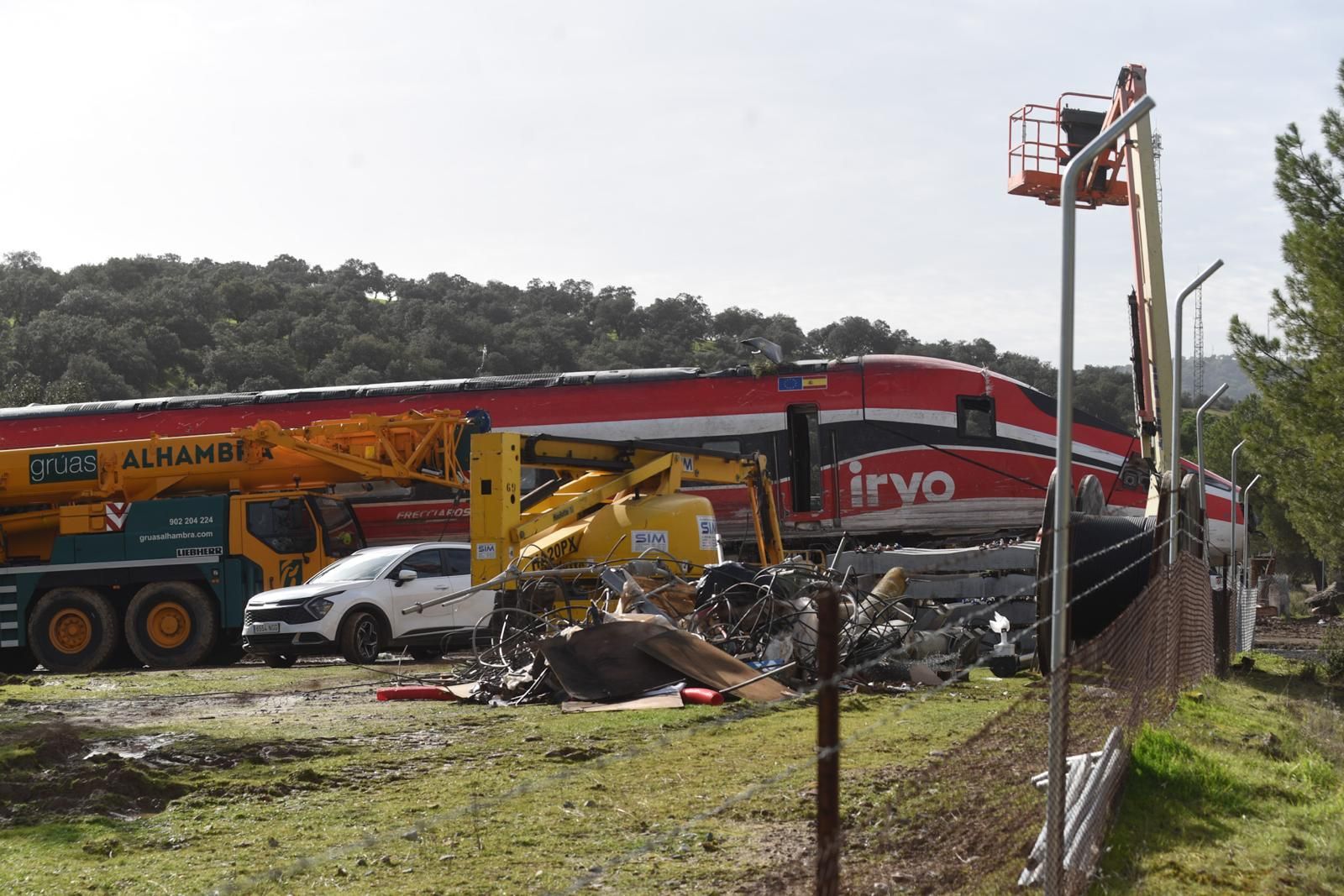 Los trabajos en las vías de la alta velocidad tras el accidente de Adamuz