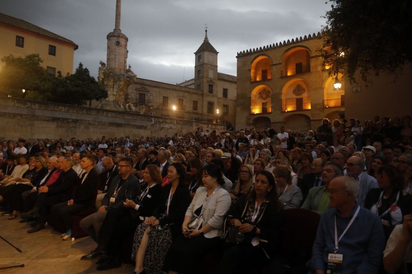 El espectáculo de danza española en la Puerta del Puente de Córdoba, en imágenes