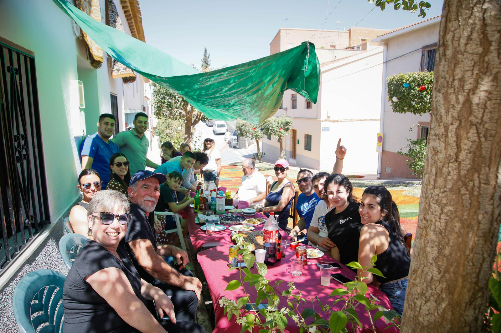 Así es la gran alfombra de serrín para que levite la Virgen de Fátima de Tíjola