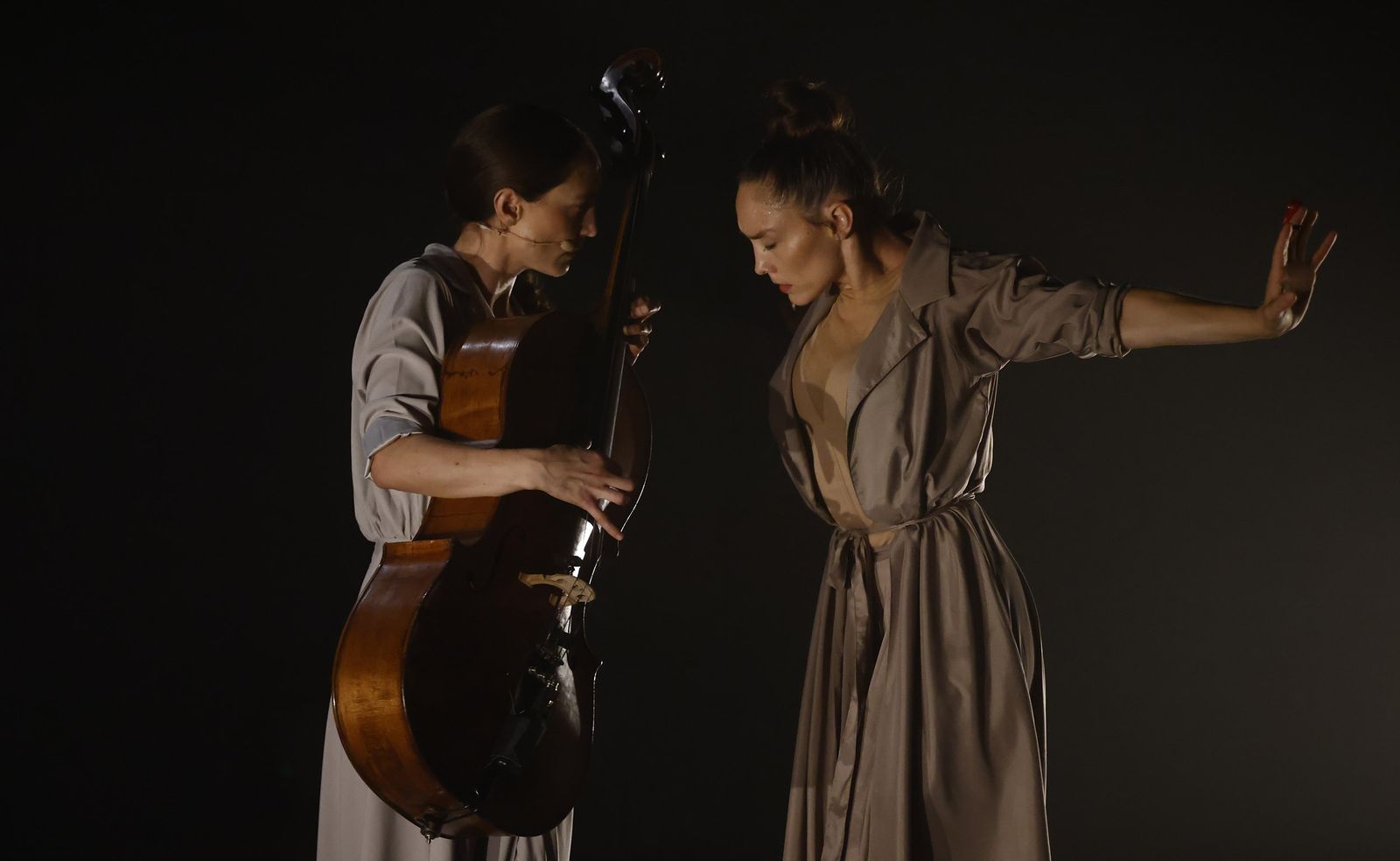 Florencia Oz e Isidora O'Ryan "Antípodas" Bienal de Sevilla, en imágenes