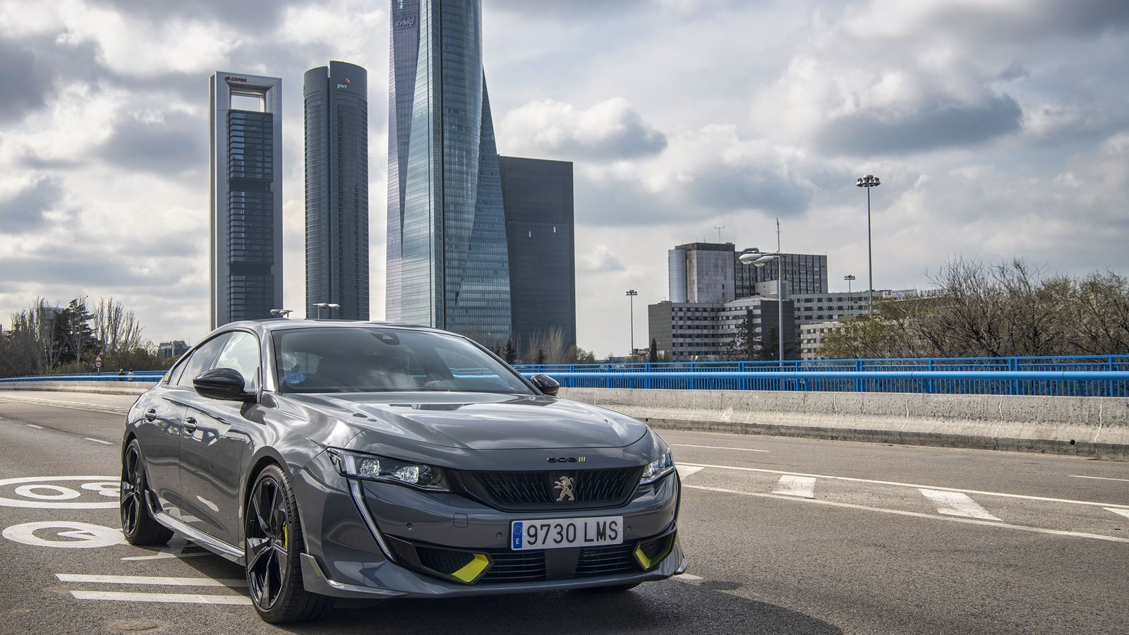 Gracias a su batería, en modo eléctrico puede recorrer algo más de 40 km que pueden ser muy útiles para encarar trayectos ciudadanos.