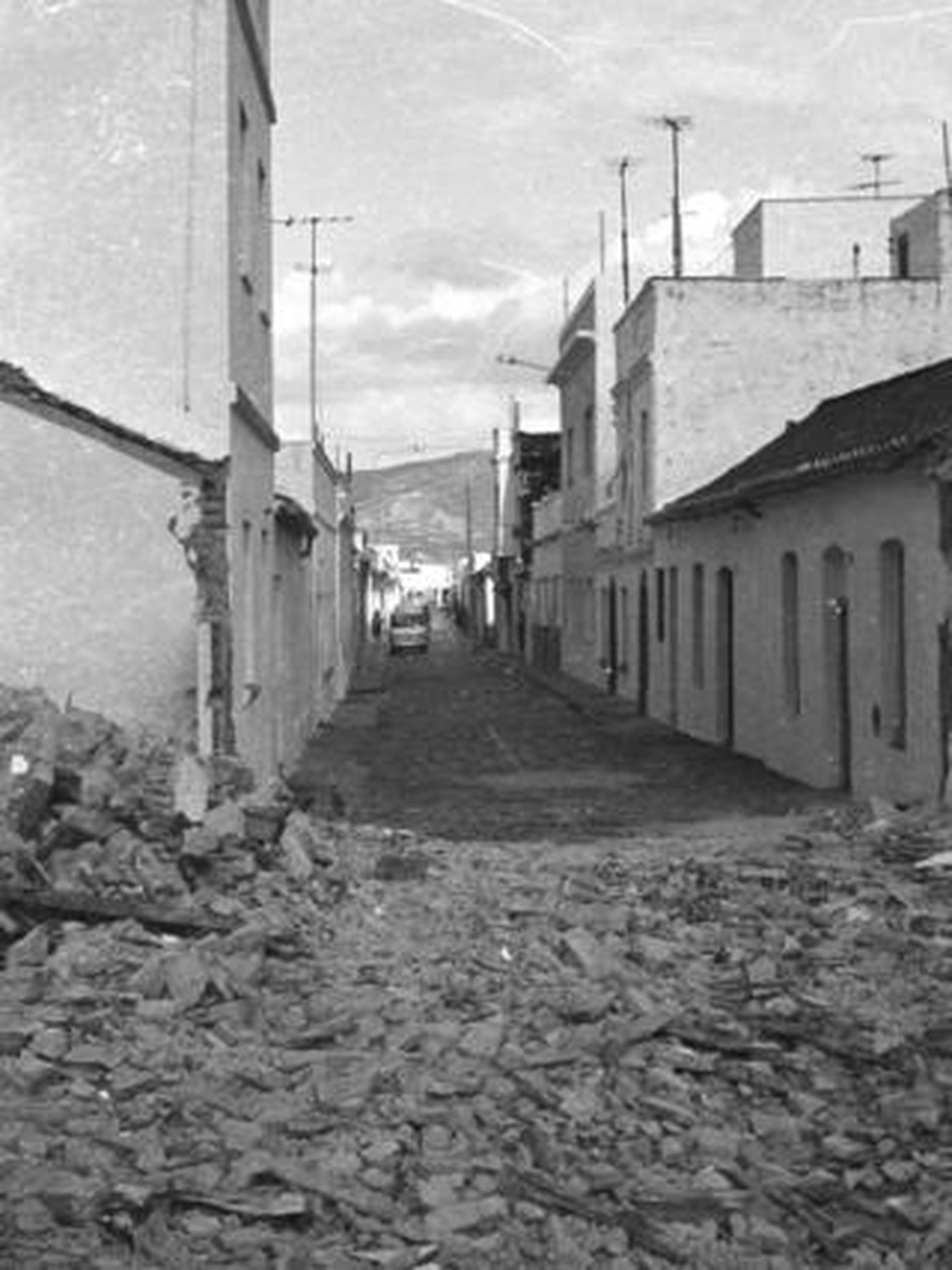 La céntrica calle linense estuvo llena de vida y comercios en otros tiempo.

Foto: Grupo de Facebook La Línea en Blanco y Negro