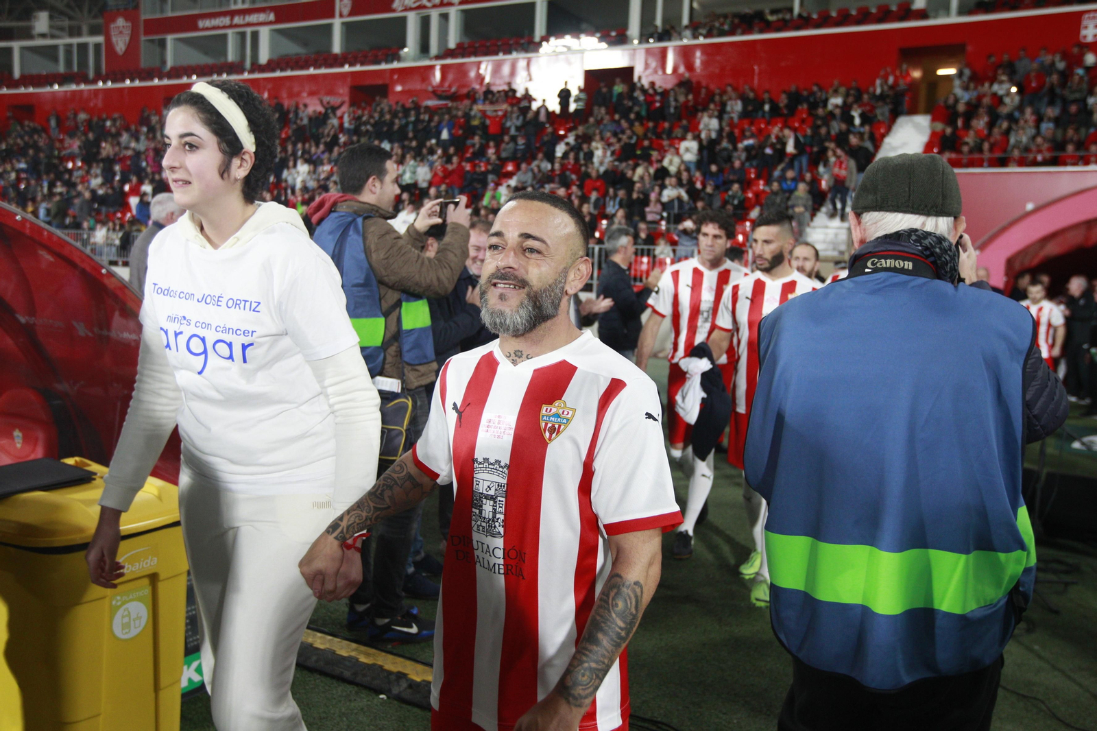 Imágenes del partido homenaje al 'eterno' capitán de la U.D. Almería, José Ortiz