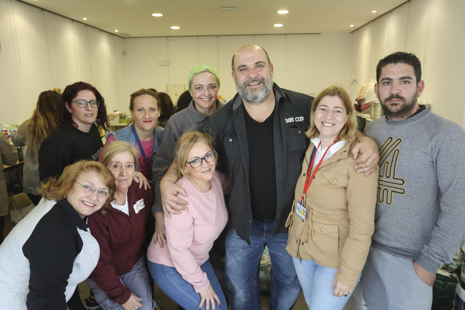 Un grupo de voluntarios junto a Antonio Paneque, presidente provincial de OSAH. Un grupo de voluntarios junto a Antonio Paneque, presidente provincial de OSAH.