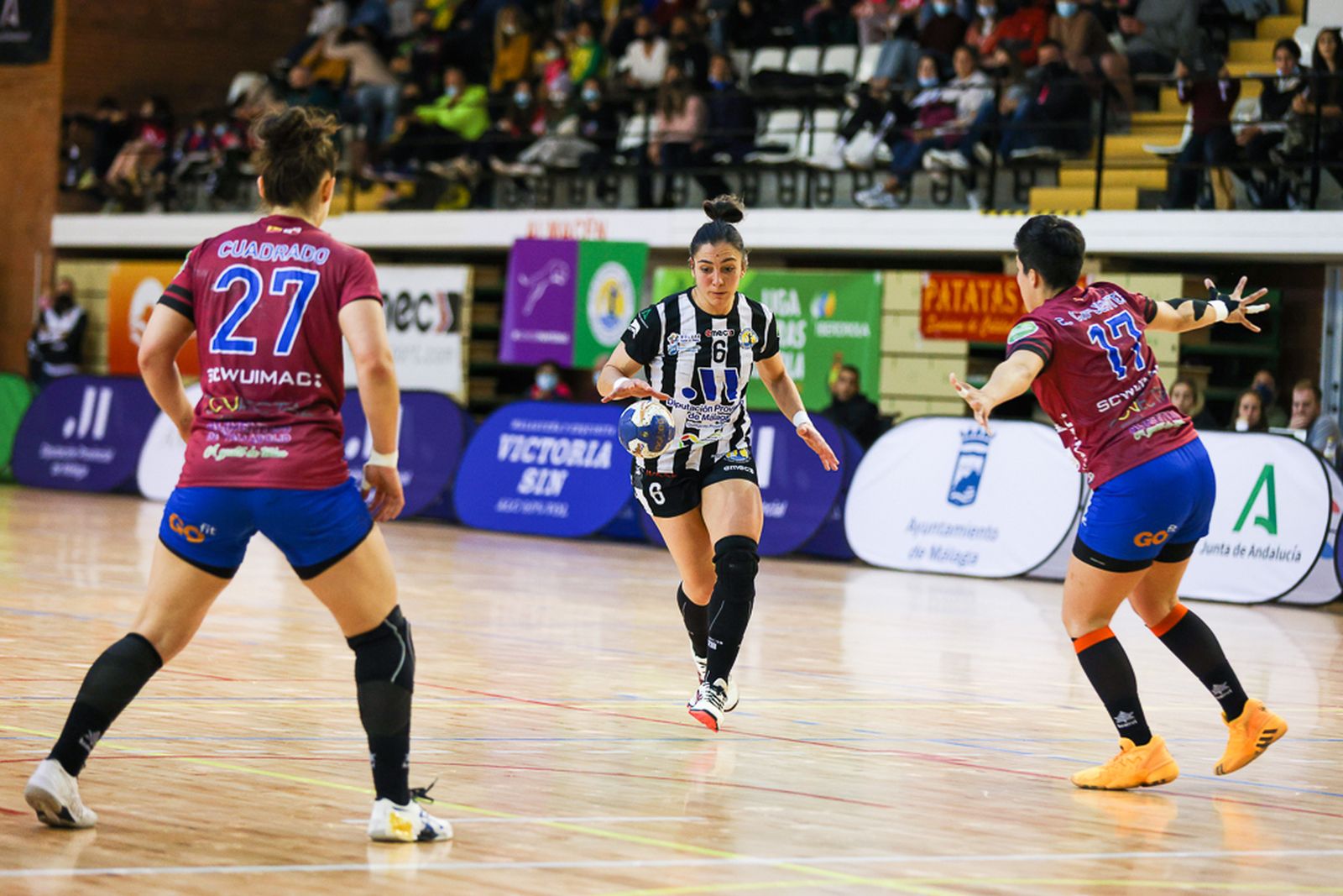 Estela Doiro, antes de probar el disparo.