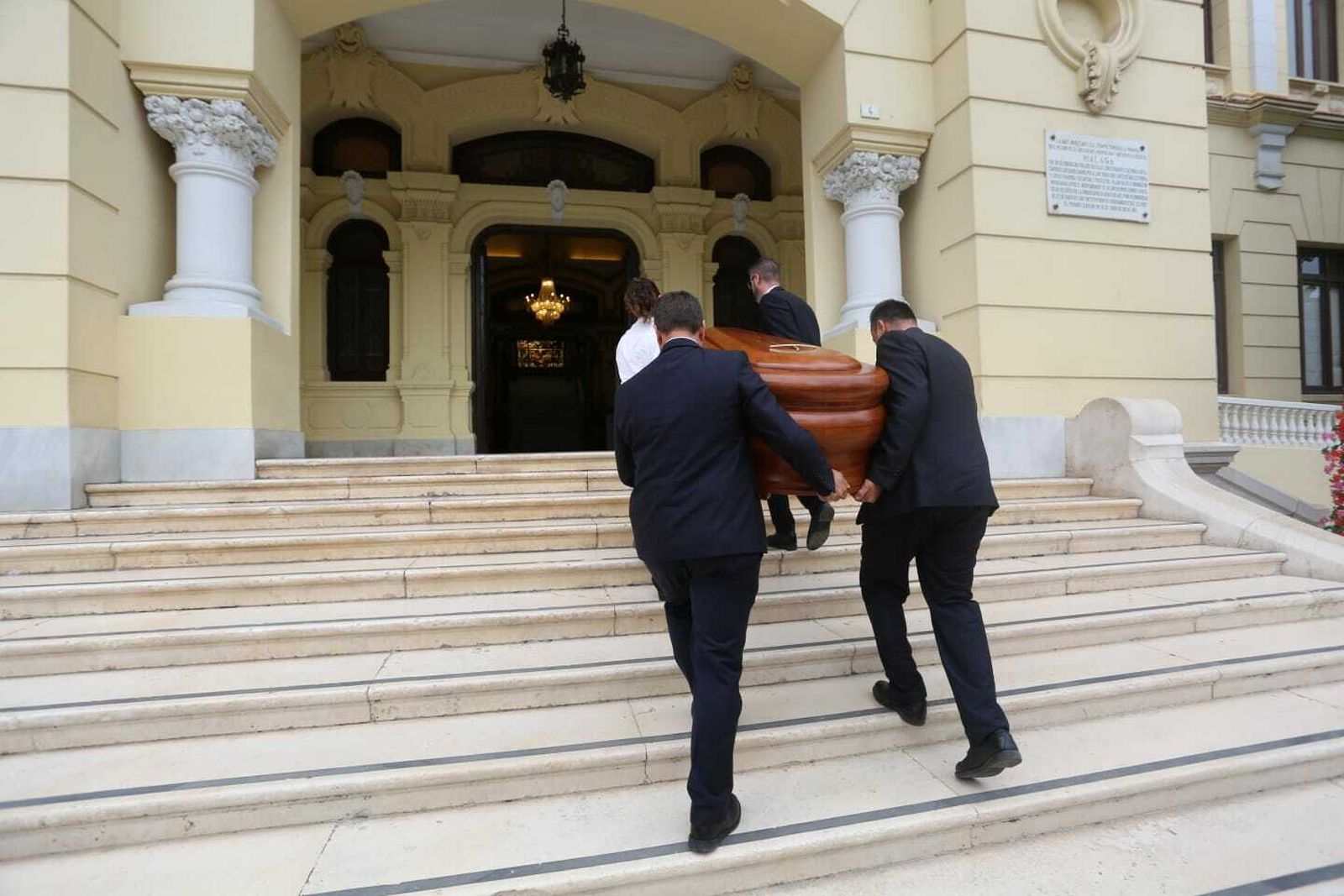 Fotos de la capilla ardiente de Manuel Alcántara