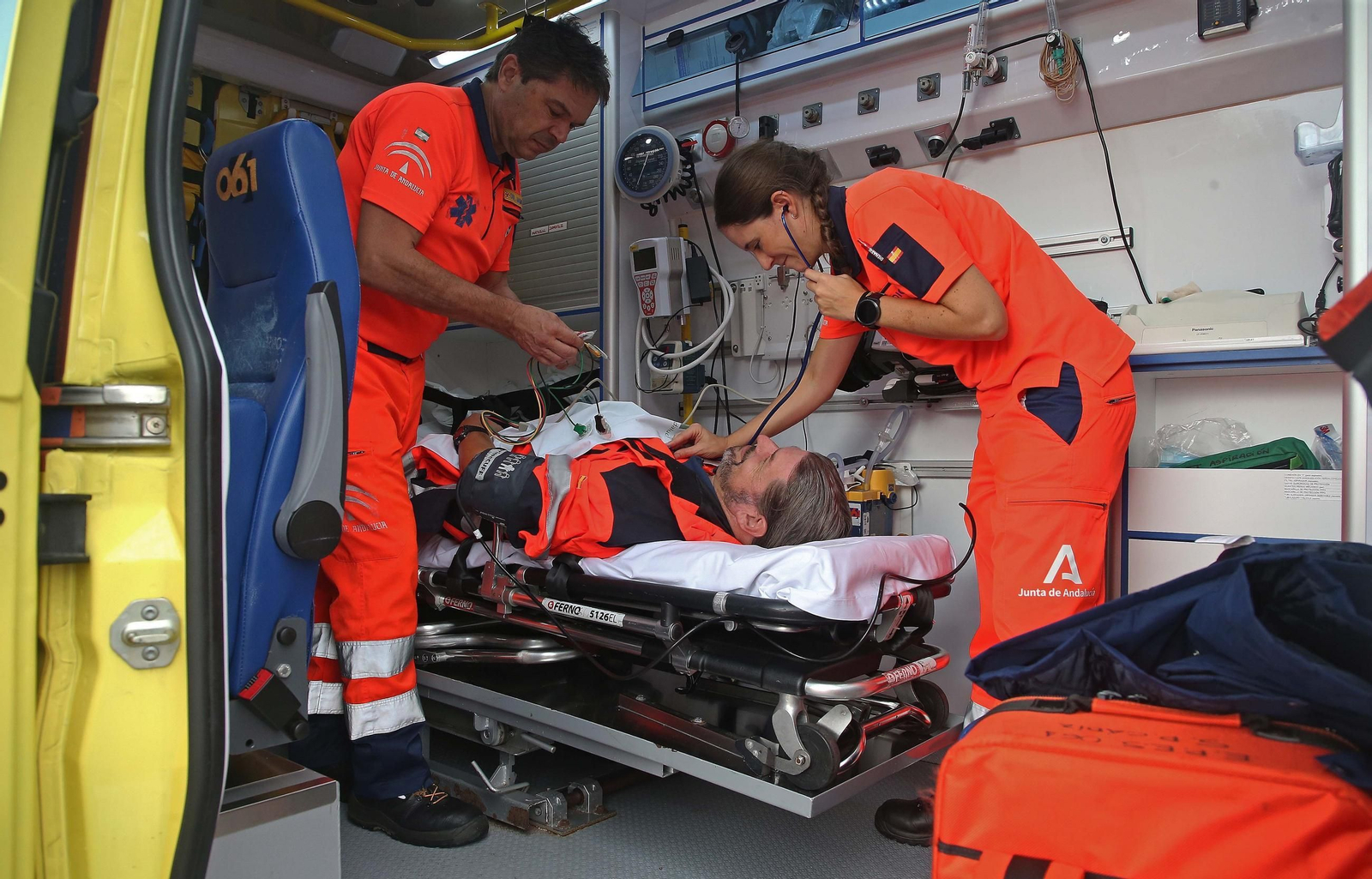Sanitarios durante un simulacro en el Campo de Gibraltar.