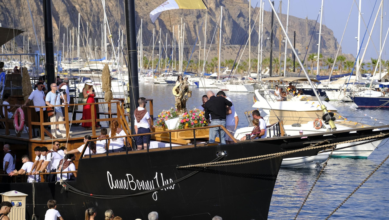 Procesión marítima de la Virgen del Carmen en Aguadulce (Roquetas de Mar), en imágenes