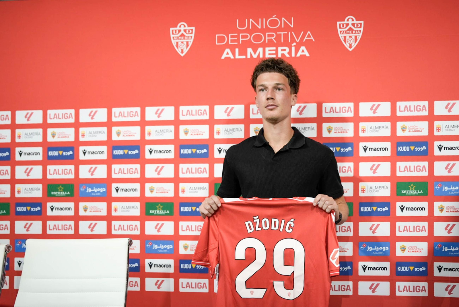 Soko y Dzodic como nuevos futbolistas de la UD Almería