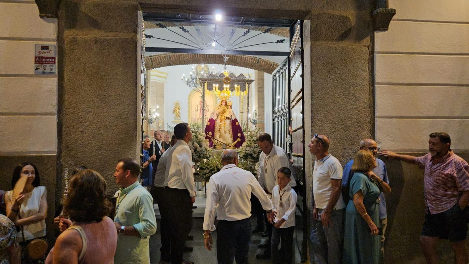 La procesión de la Virgen de la Antigua en Hinojosa del Duque, en imágenes