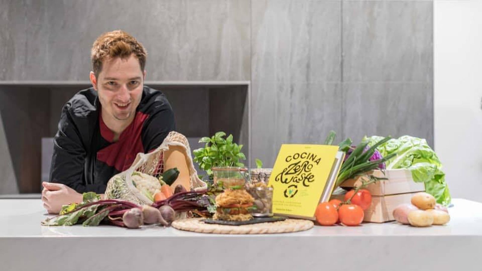 El Forum Fnac 'on line' arranca este lunes con la presentación del libro 'Cocina Zero Waste' del chef Sebastián Simón.