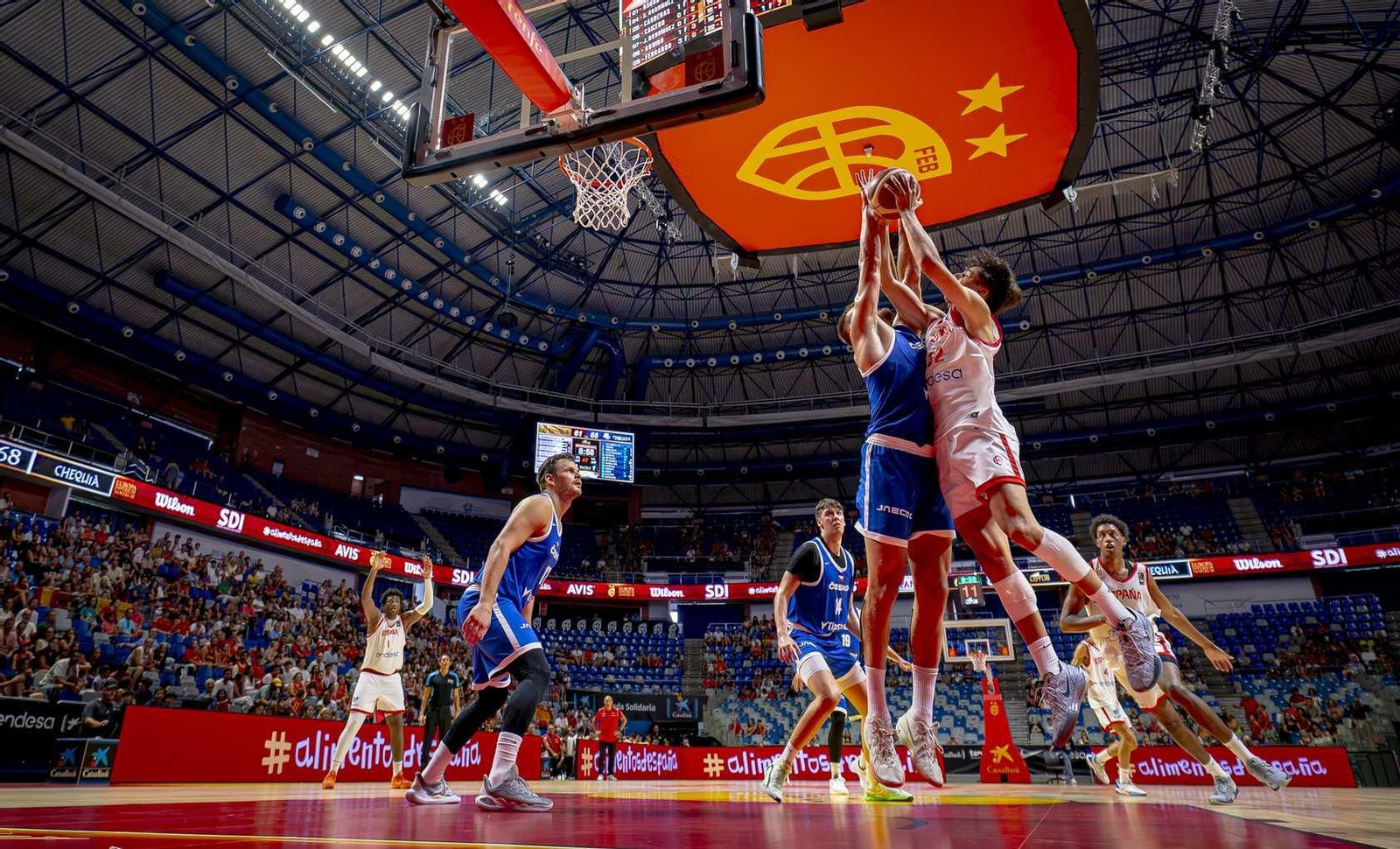 España B-República Checa, en fotos