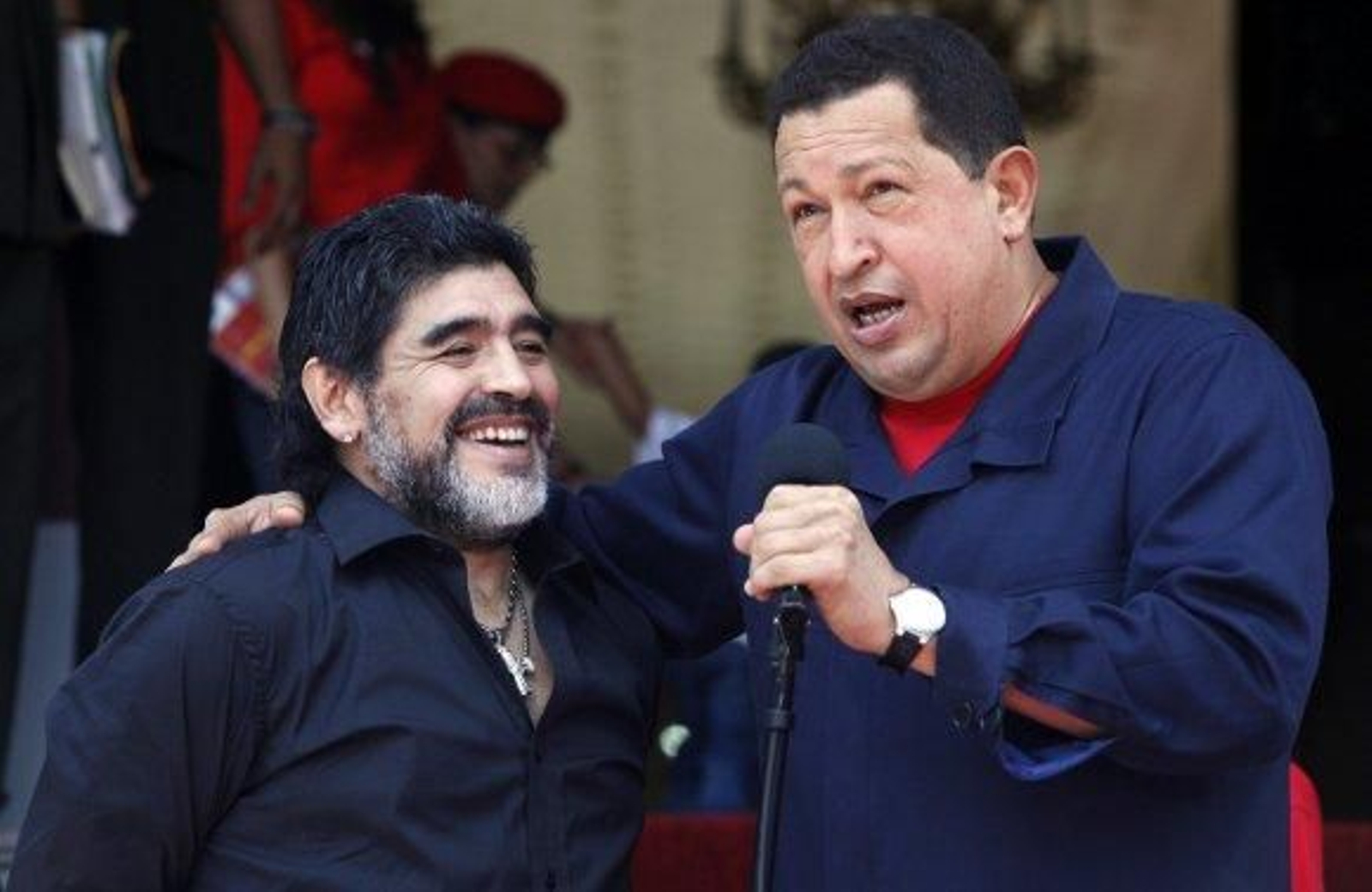 Chávez rompe relaciones con Colombia y decreta la "máxima alerta"