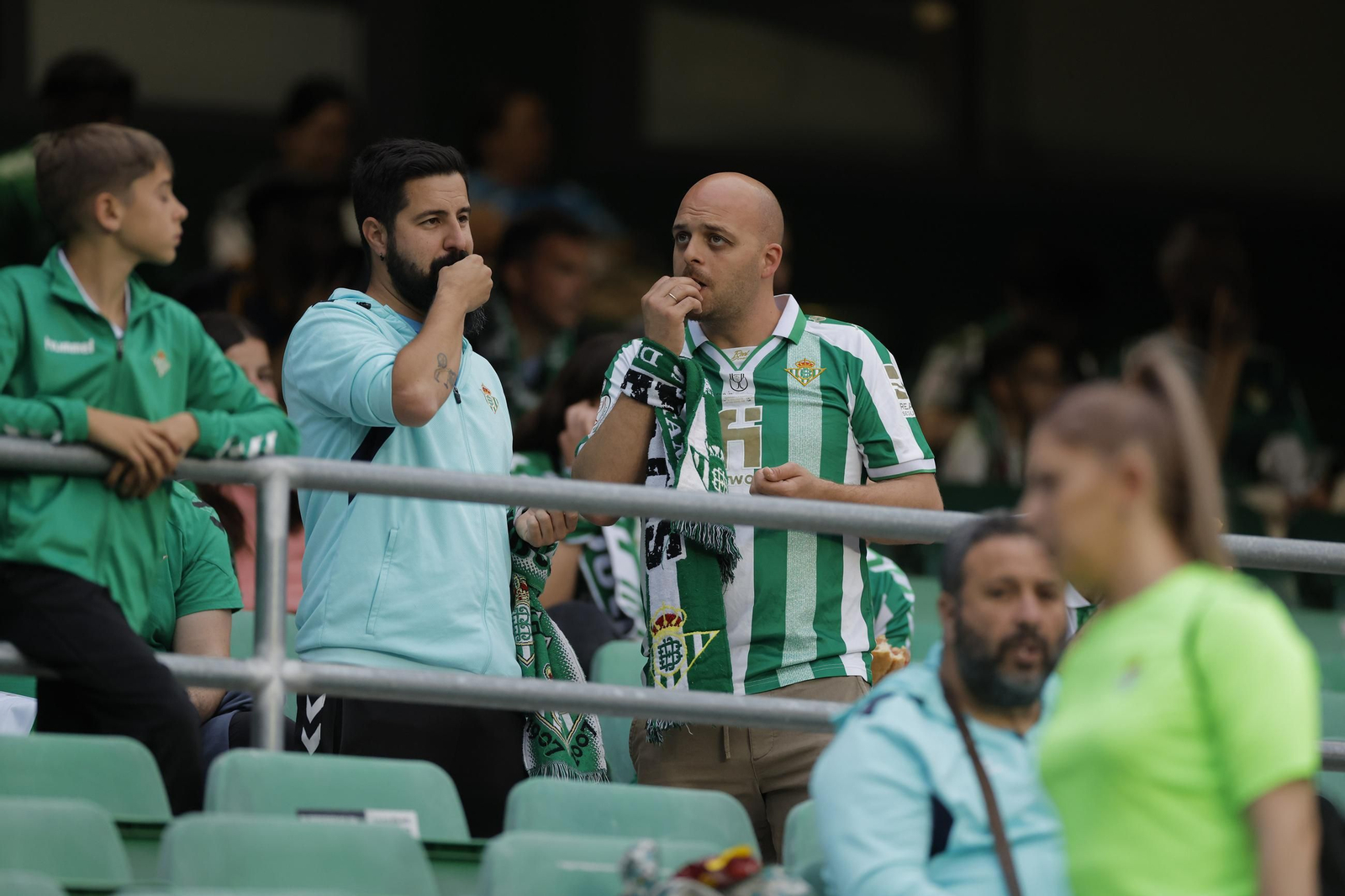 Búscate en las fotos del Betis - Jagiellonia