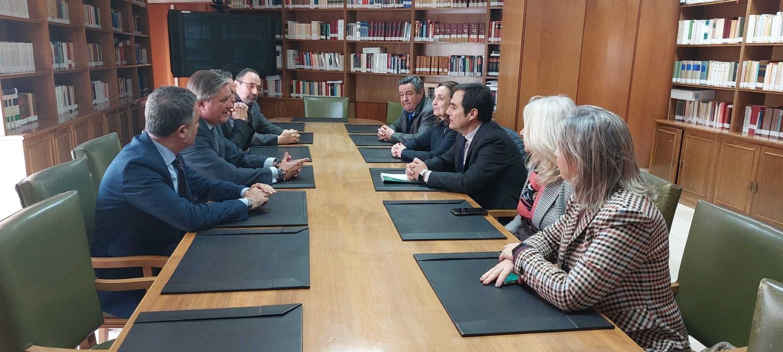 Reunión reciente del consejero de Justicia  con el fiscal jefe de Cádiz y el resto de autoridades judiciales de la capital.
