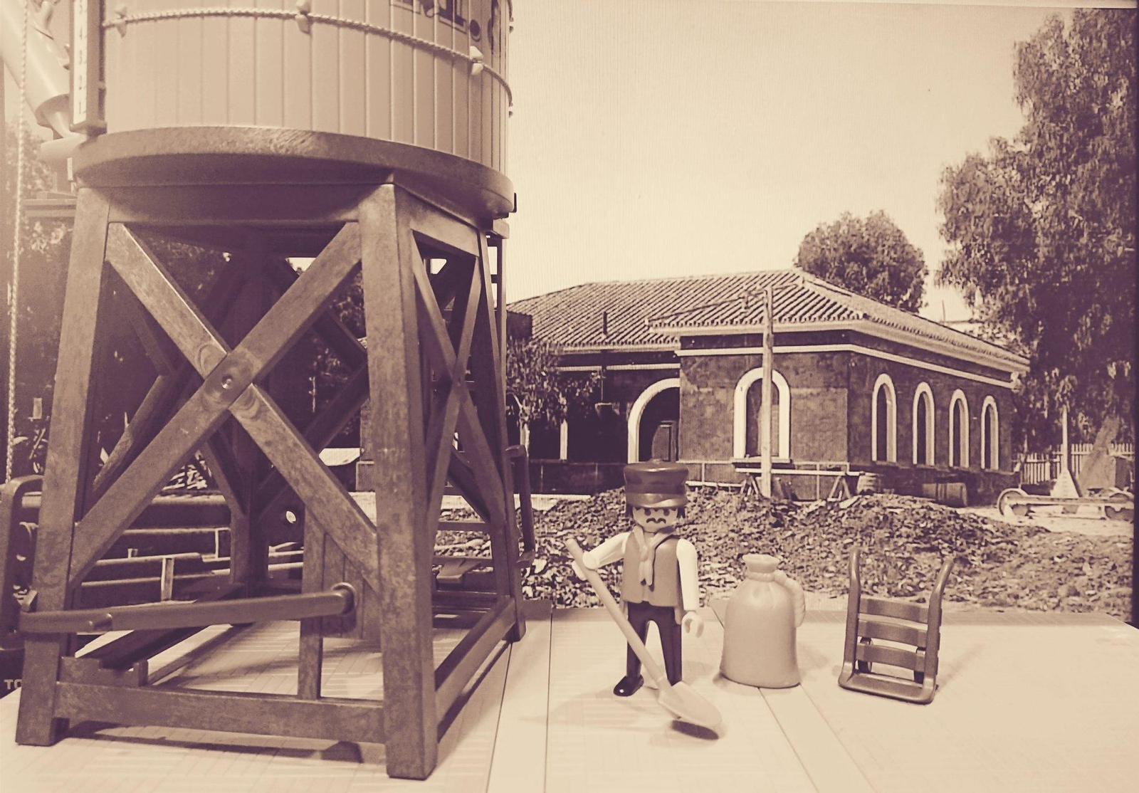 La historia de La Línea, a través de figuras de Playmobil