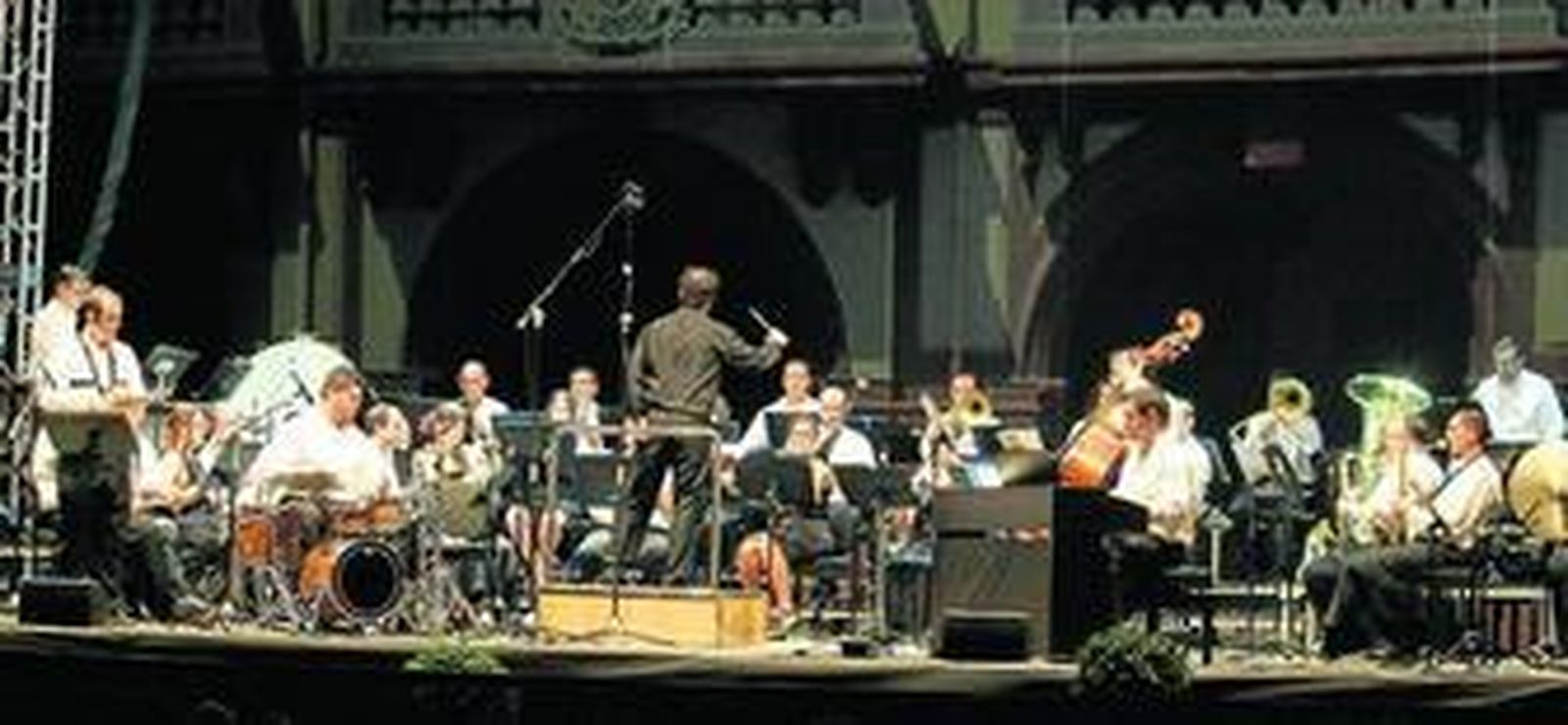 La Banda Municipal de Almería en la primera parte del concierto que fue sólo instrumental.