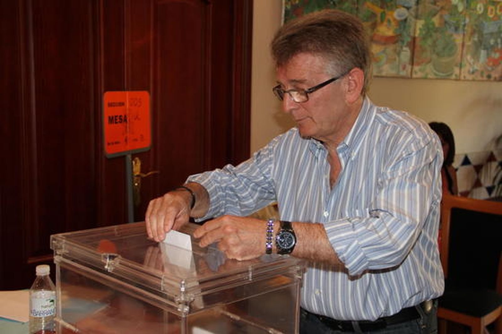 González Cabaña ejerció su derecho al voto en Benalup

Foto: Joaquin Pino-Julio Gonzalez-Javier Gonzalez