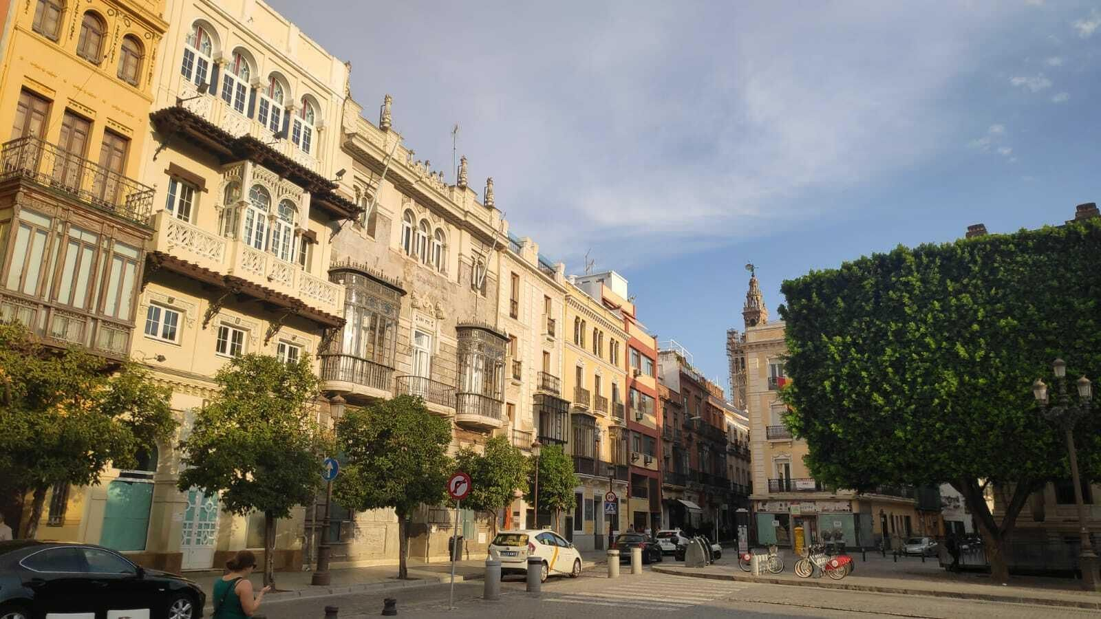Inmuebles de la Plaza de San Francisco que acogerán el nuevo hotel de lujo.