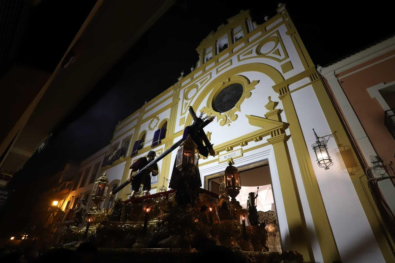 Imágenes del Nazareno recorriendo las calles de Huelva en la Semana Santa 2022.