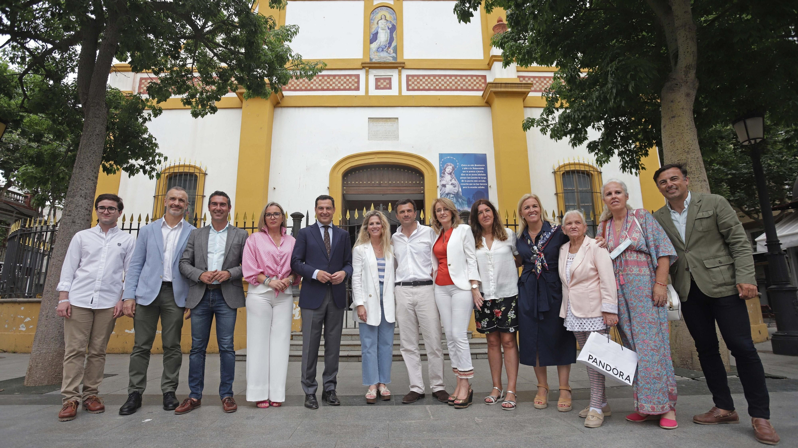 Fotos de la visita de Juanma Moreno a La Línea