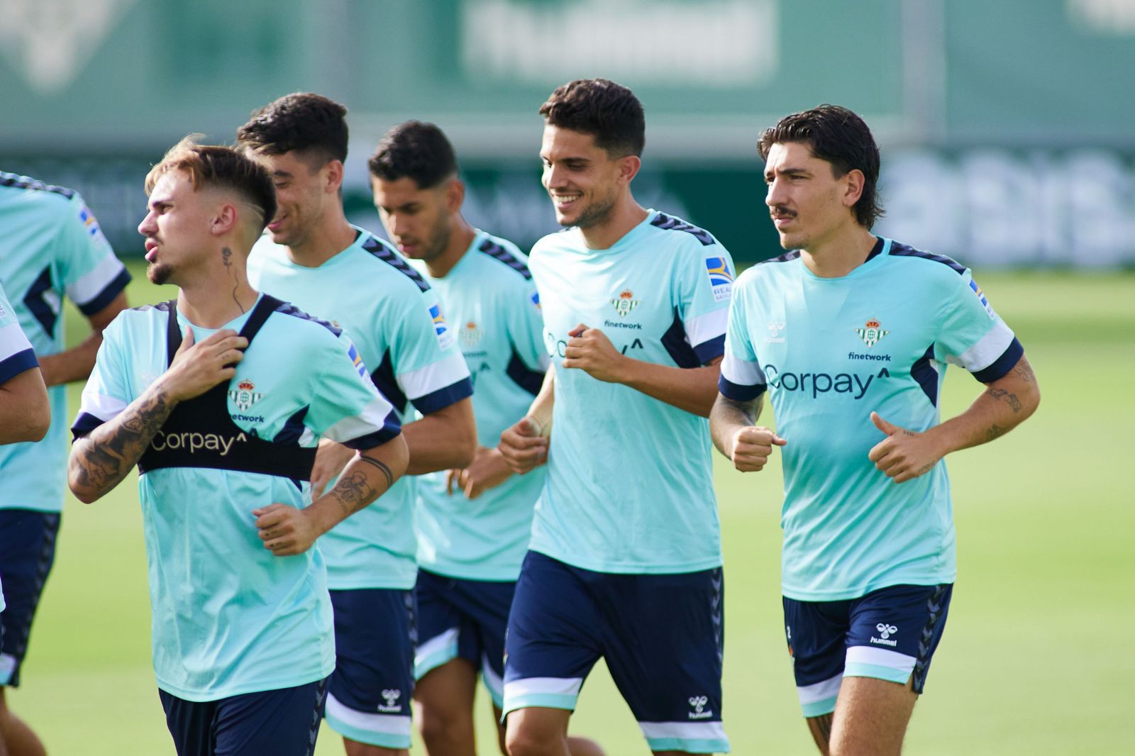Rodri hace carrera continua junto con sus compañeros en un entrenamiento.
