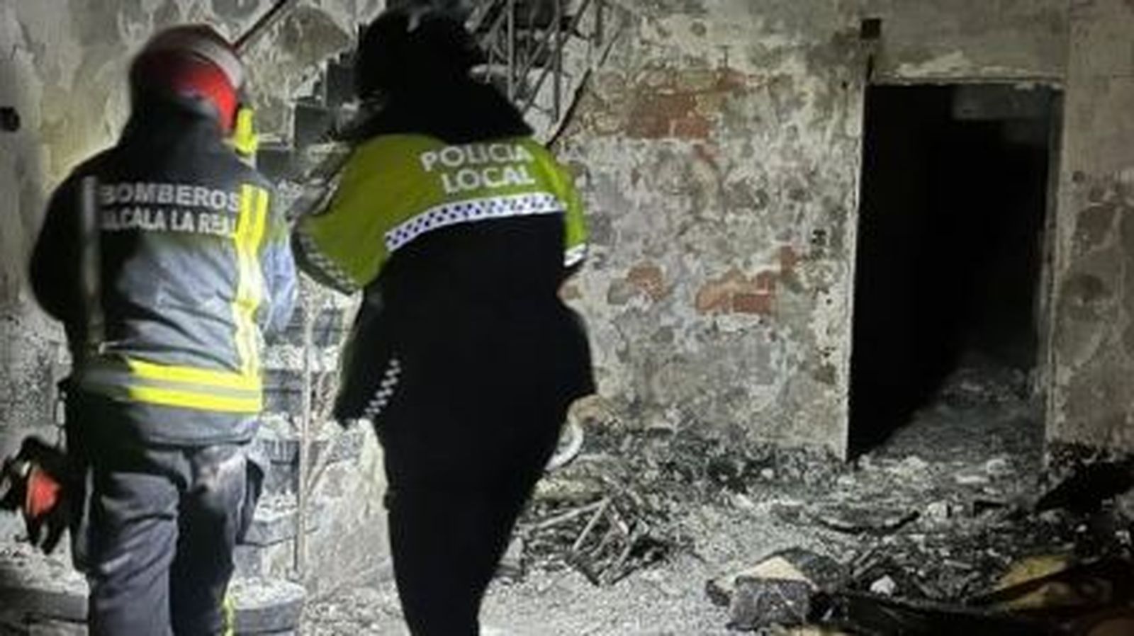 Bomberos sofocan incendio.