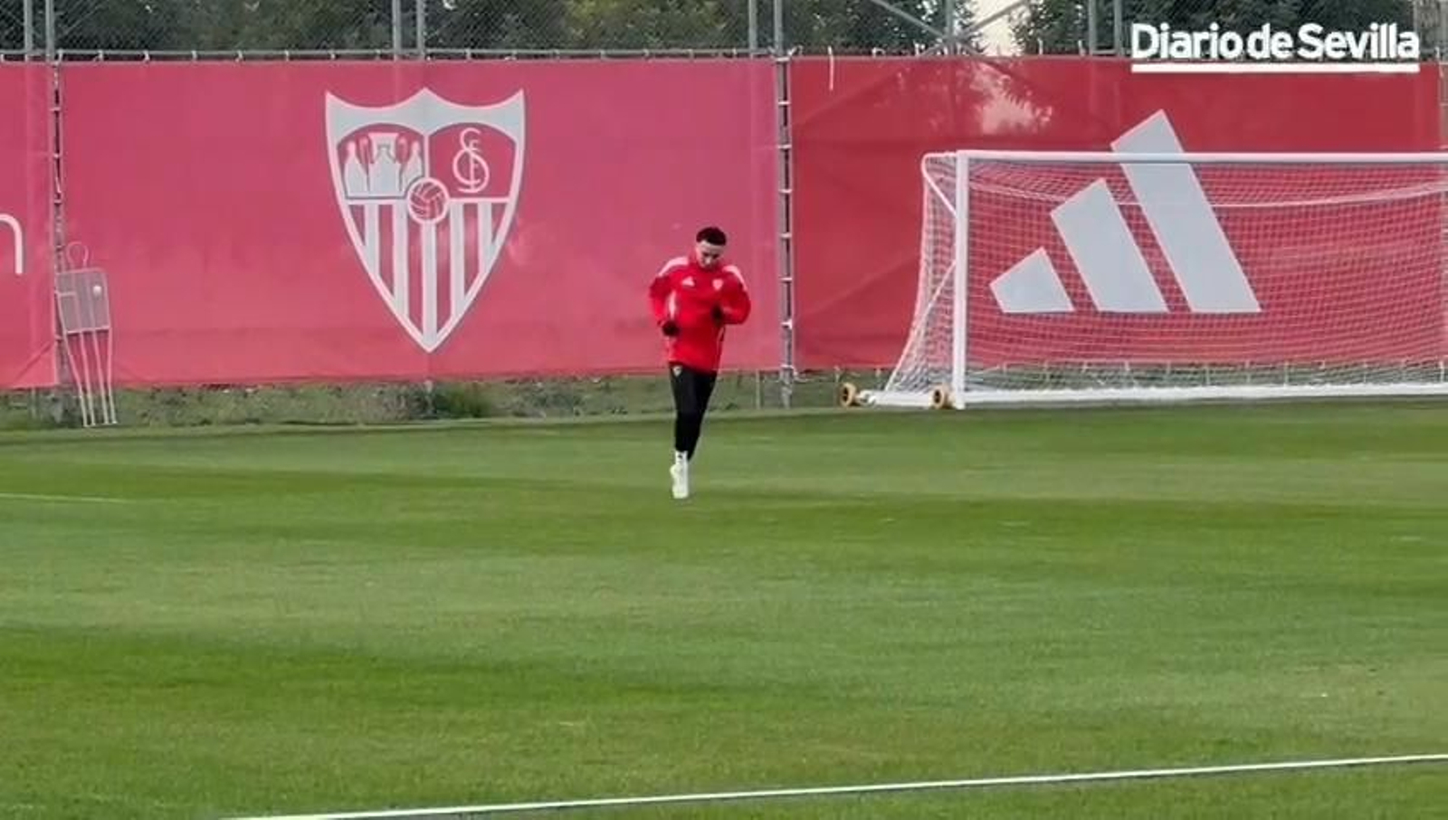 Rubén Vargas entrena al margen del grupo del Sevilla FC